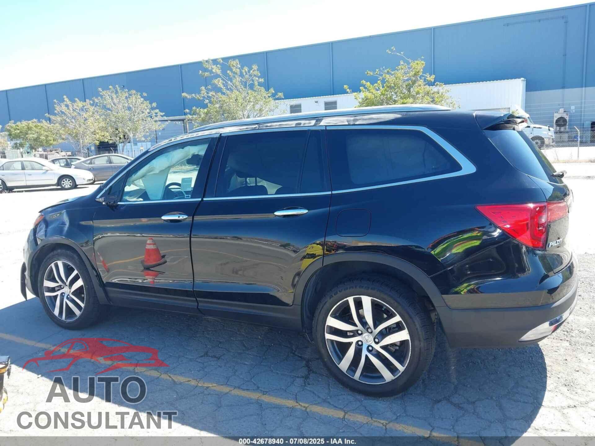 HONDA PILOT 2017 - 5FNYF6H05HB062502