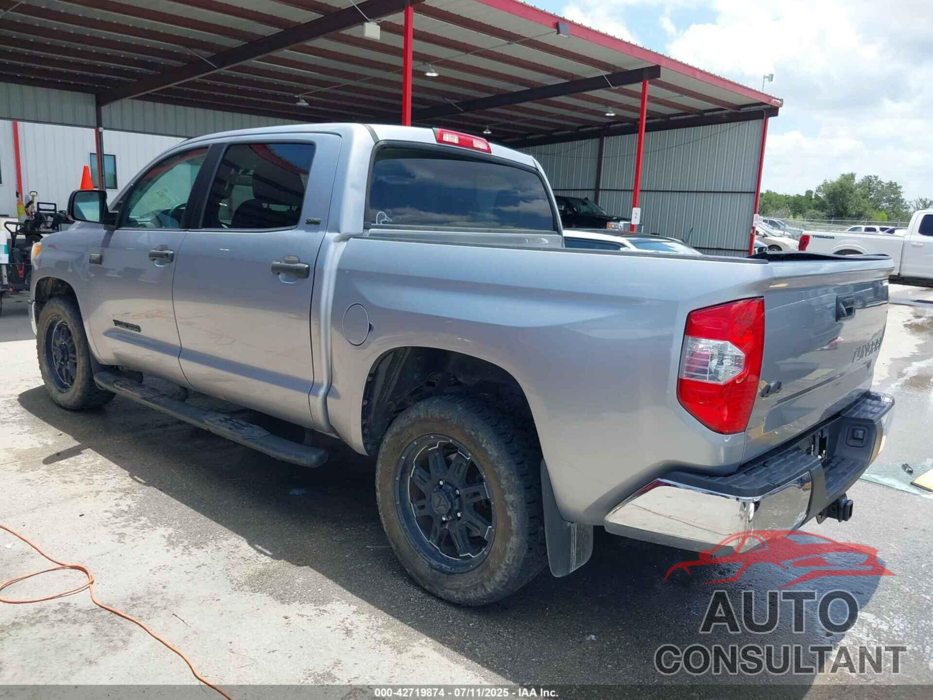 TOYOTA TUNDRA 2017 - 5TFDW5F17HX584574