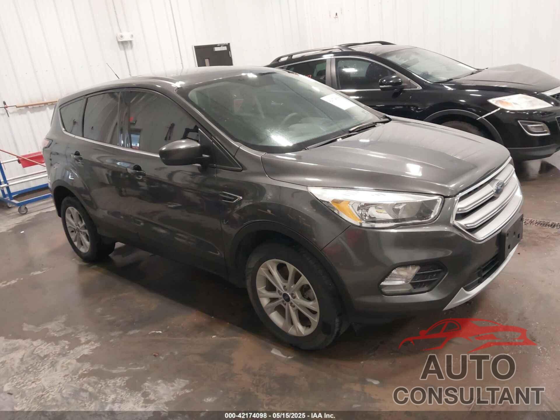 FORD ESCAPE 2017 - 1FMCU9GD6HUC10553