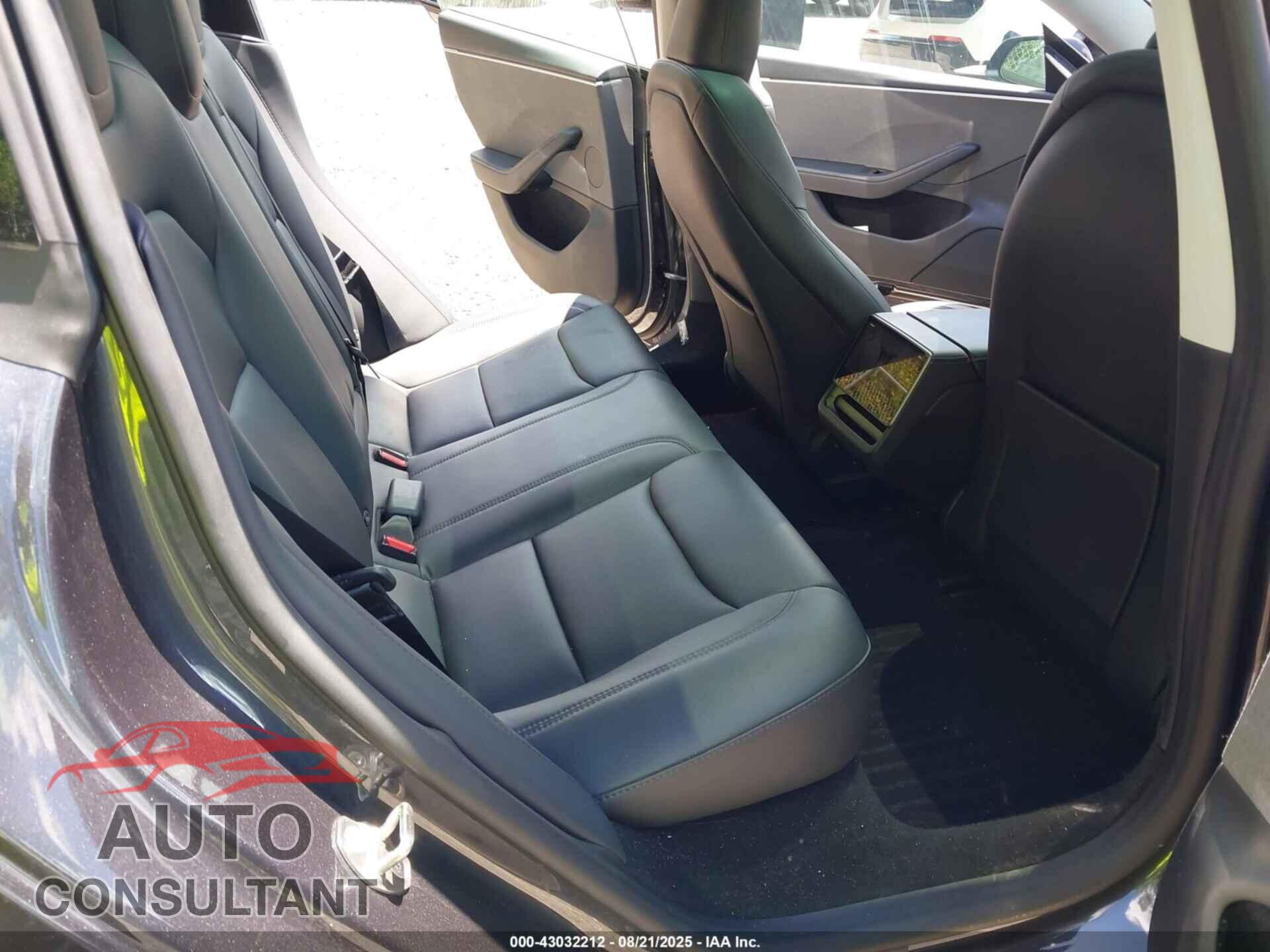 TESLA MODEL 3 2024 - 5YJ3E1EA3RF841279