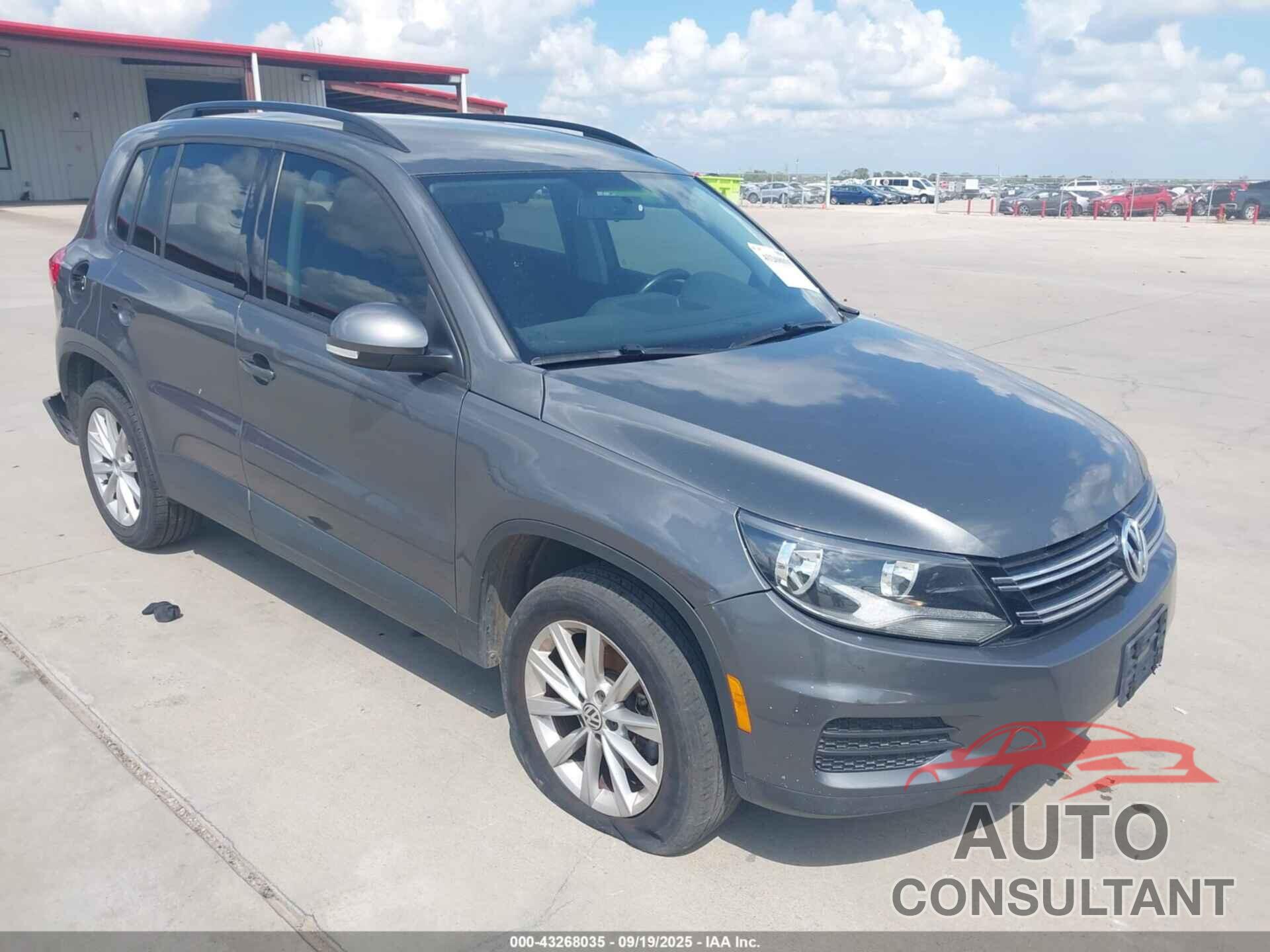 VOLKSWAGEN TIGUAN LIMITED 2018 - WVGAV7AX2JK002344