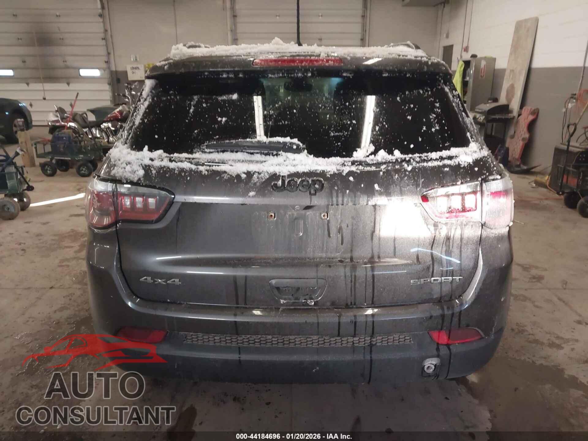 JEEP COMPASS 2018 - 3C4NJDAB2JT200764