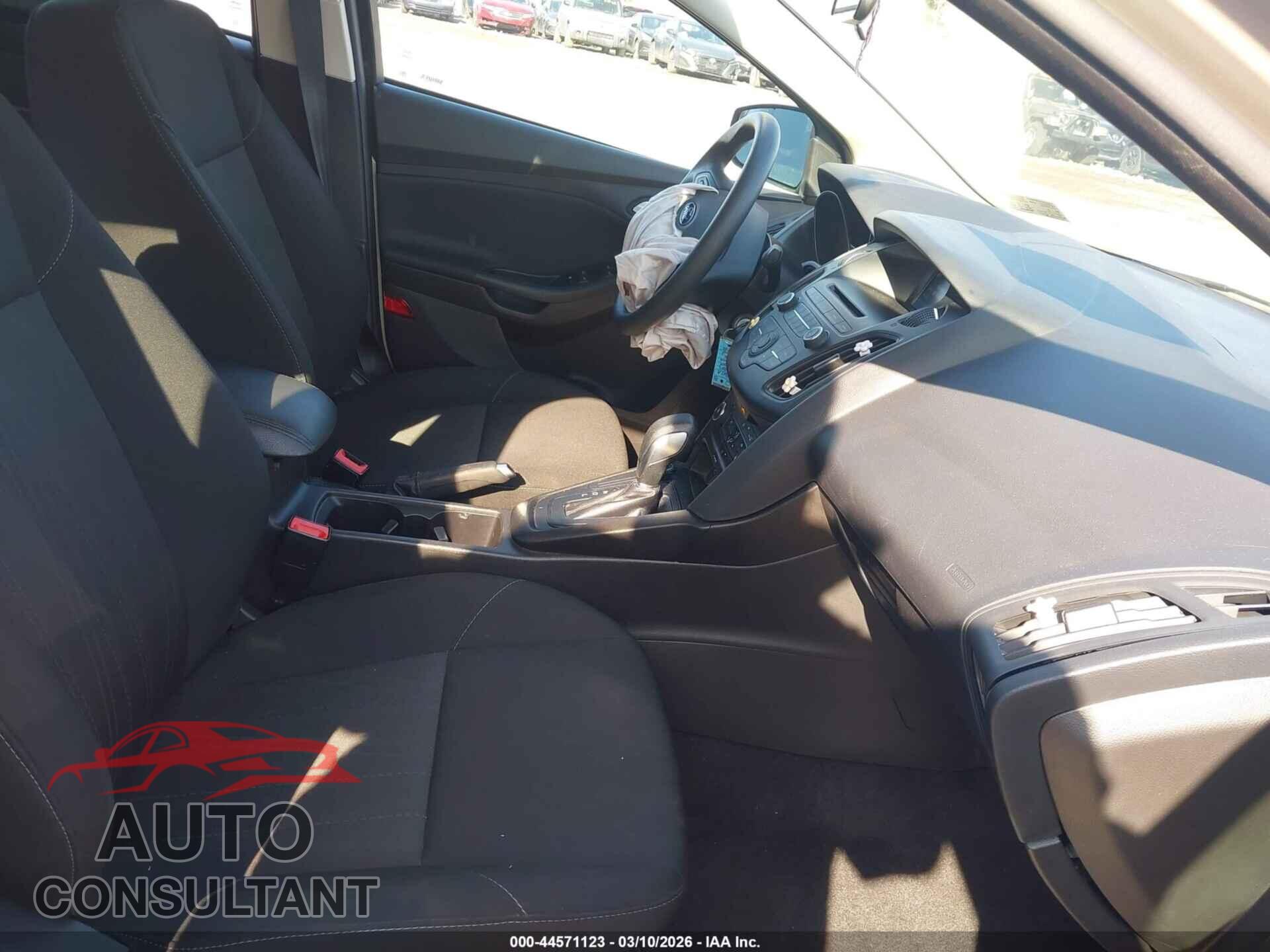 FORD FOCUS 2017 - 1FADP3F27HL327907