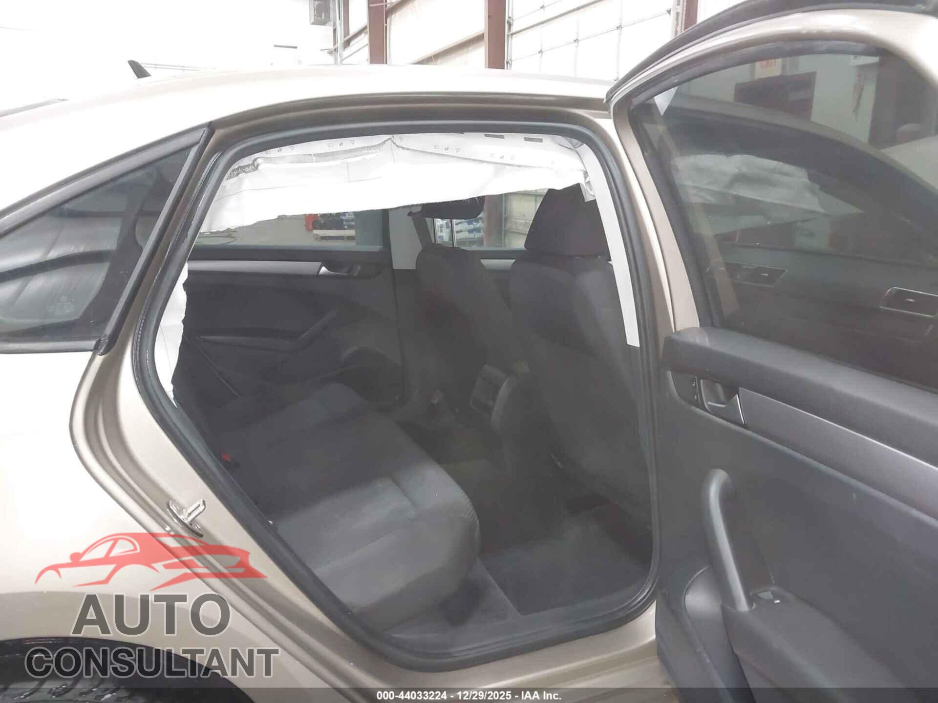 VOLKSWAGEN PASSAT 2015 - 1VWAS7A36FC062653