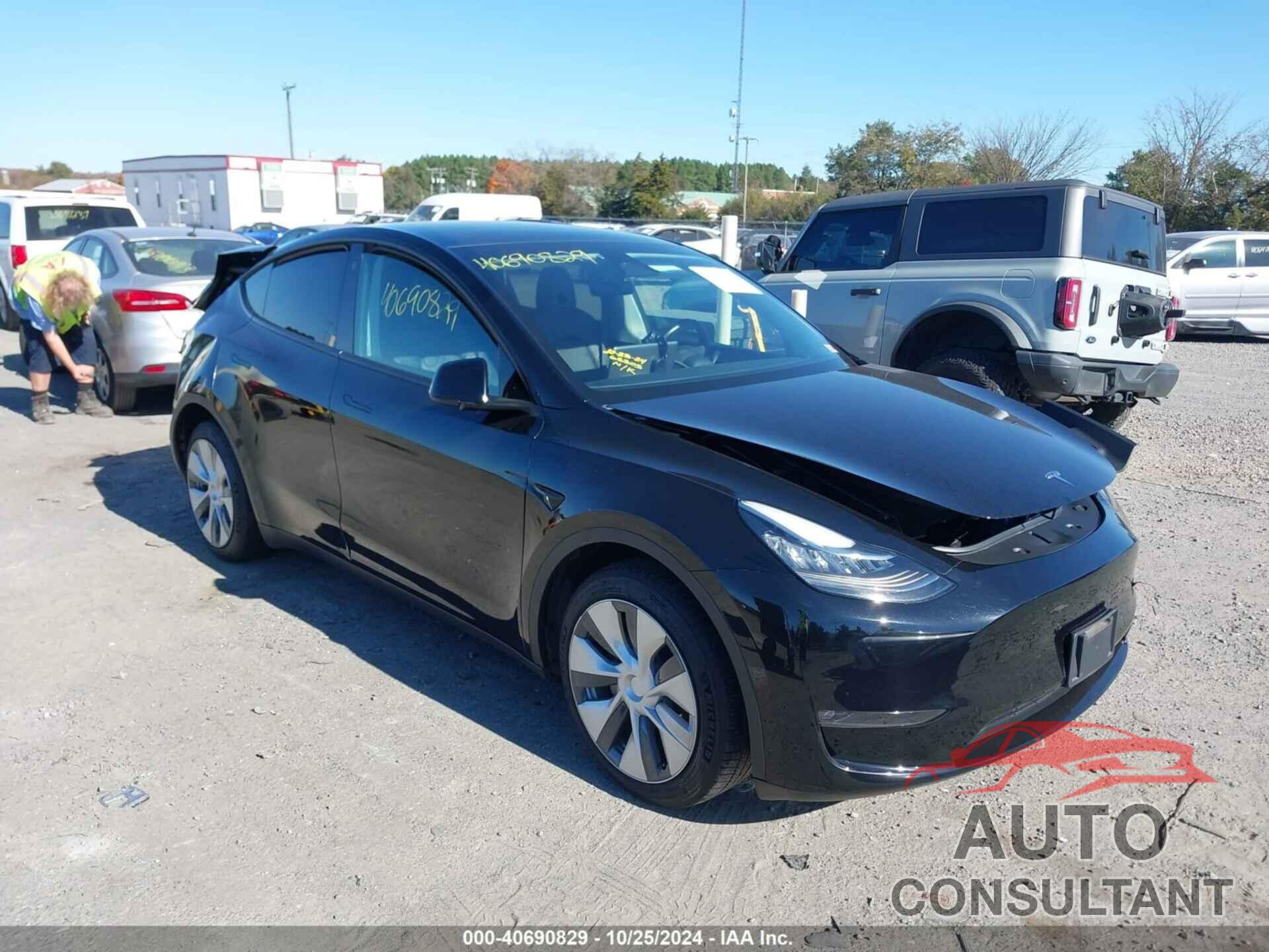 TESLA MODEL Y 2023 - 7SAYGAEE2PF612921