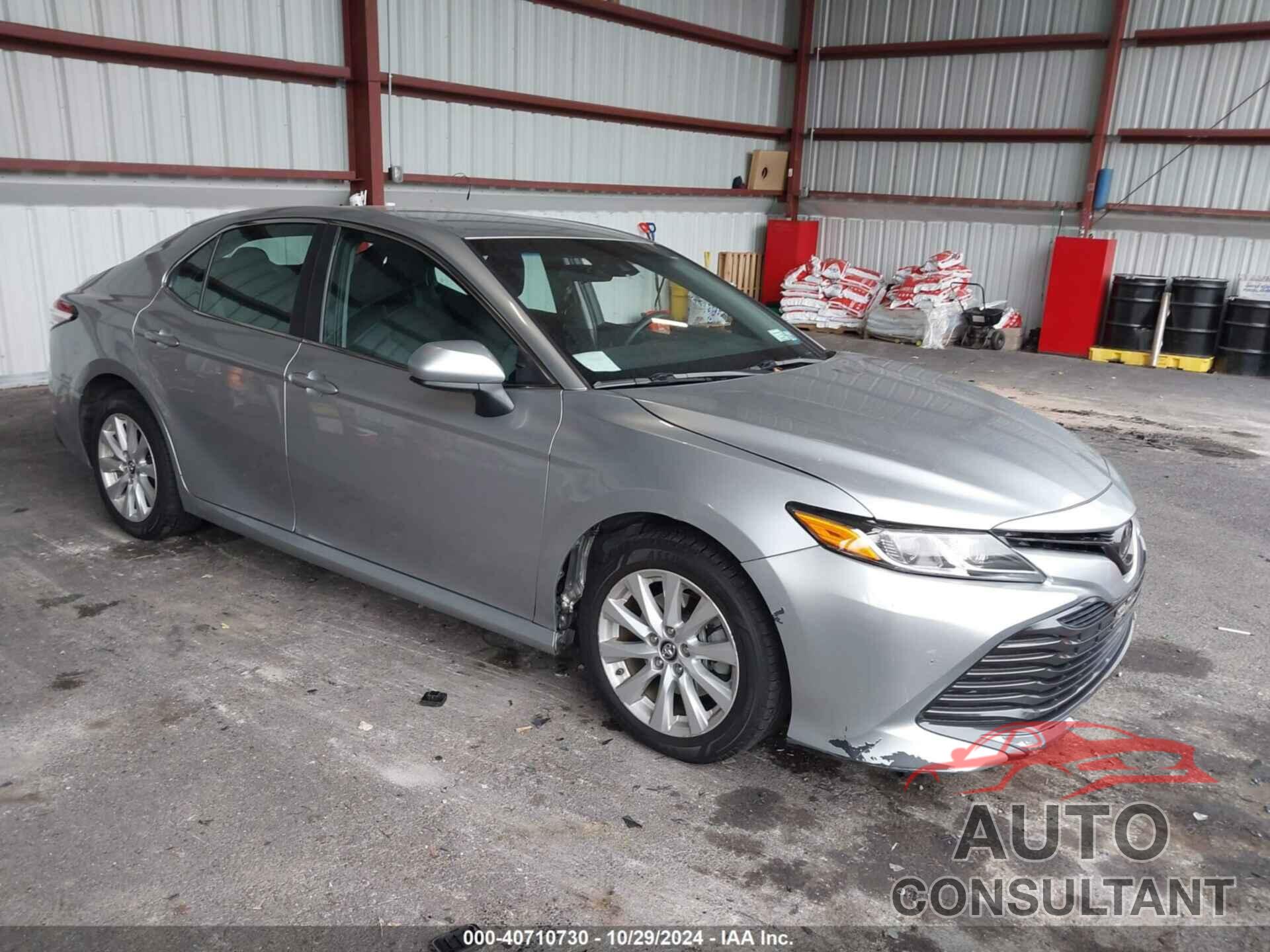 TOYOTA CAMRY 2018 - 4T1B11HK8JU049115