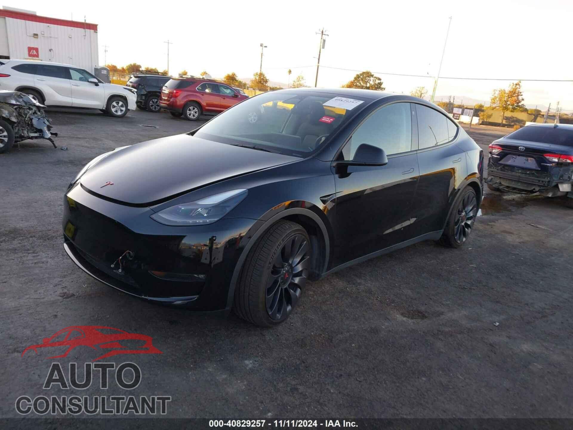 TESLA MODEL Y 2023 - 7SAYGDEF6PF668564