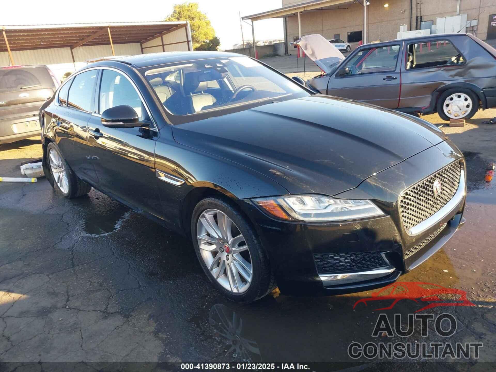 JAGUAR XF 2018 - SAJBE4EV4JCY56439
