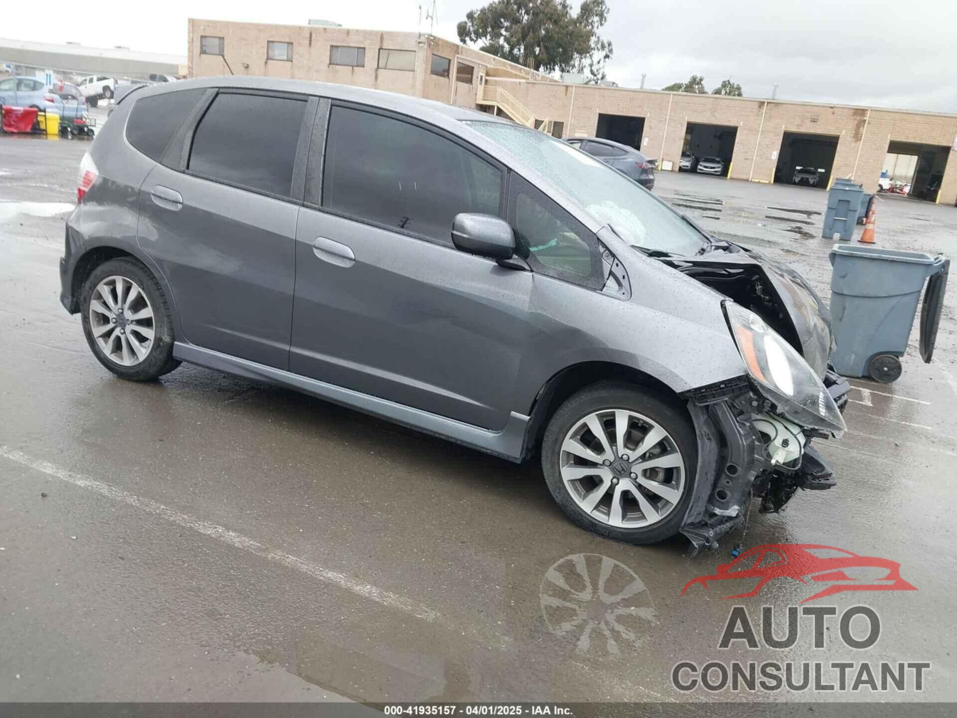 HONDA FIT 2013 - JHMGE8H52DC018498