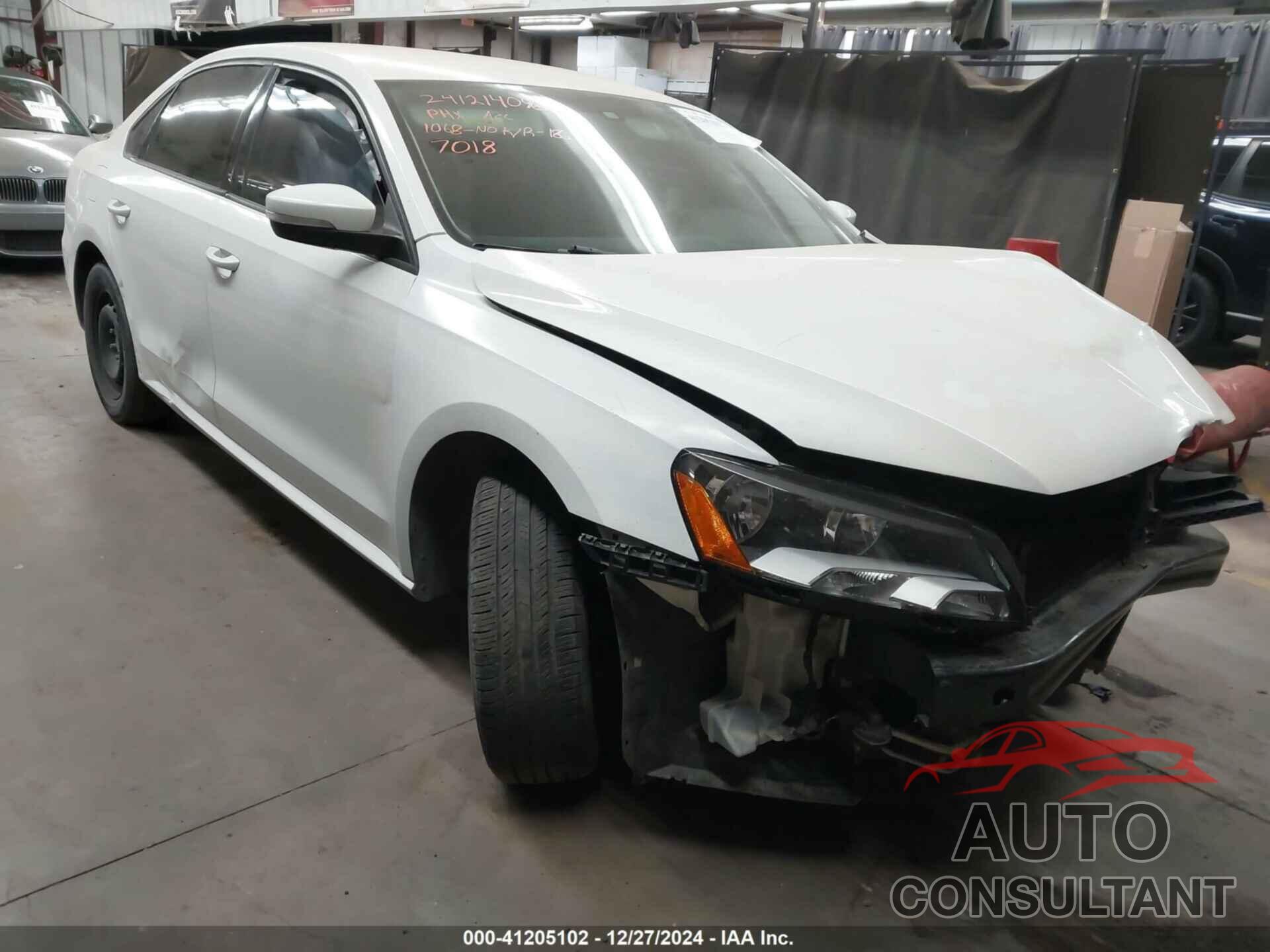 VOLKSWAGEN PASSAT 2015 - 1VWAT7A34FC077018