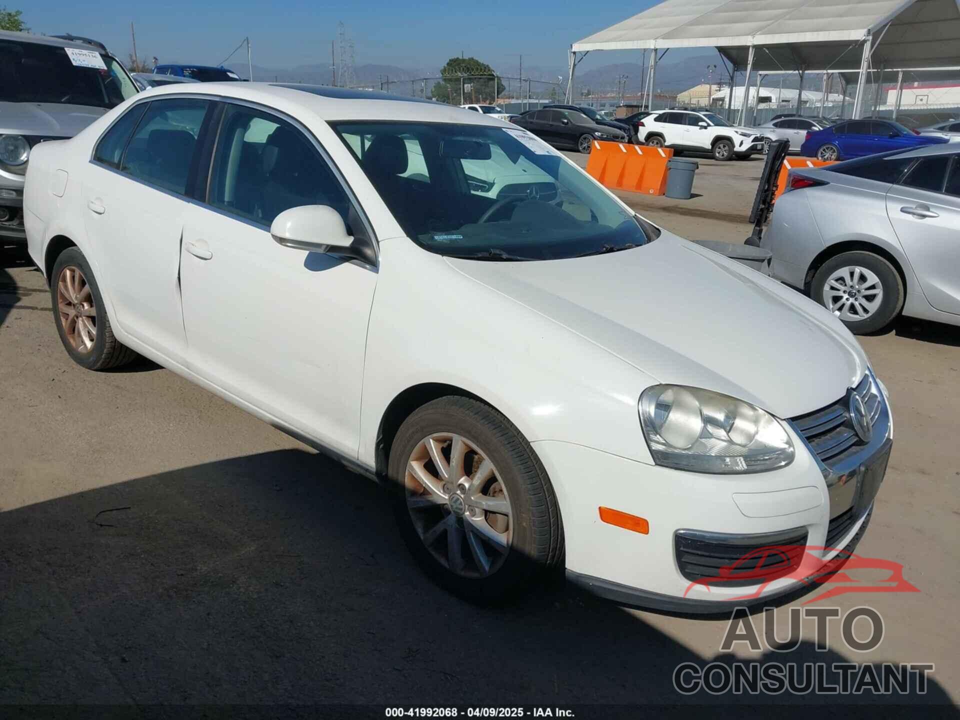 VOLKSWAGEN JETTA 2010 - 3VWRZ7AJ2AM049368