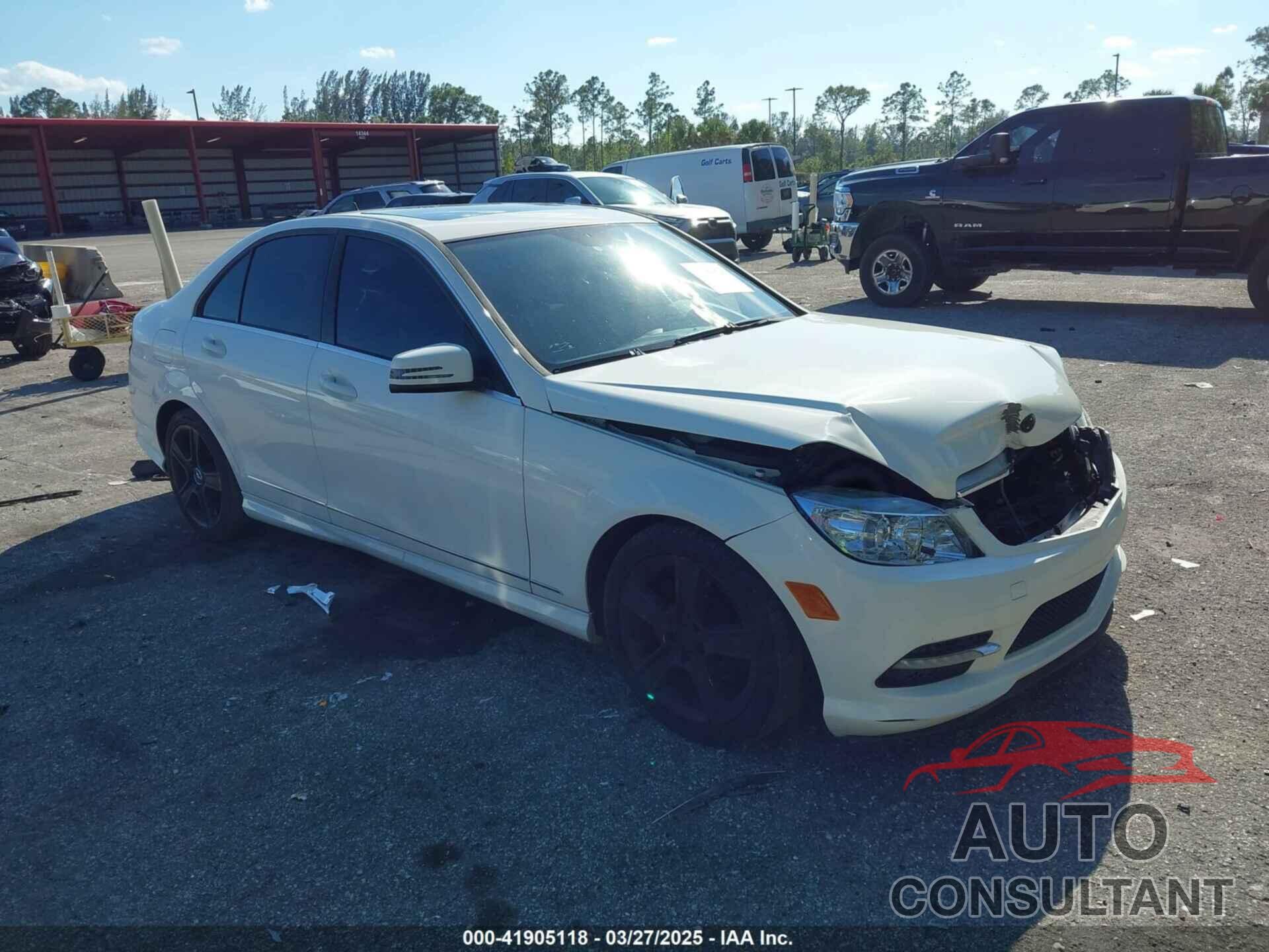 MERCEDES-BENZ C 300 2011 - WDDGF5EB1BR135724