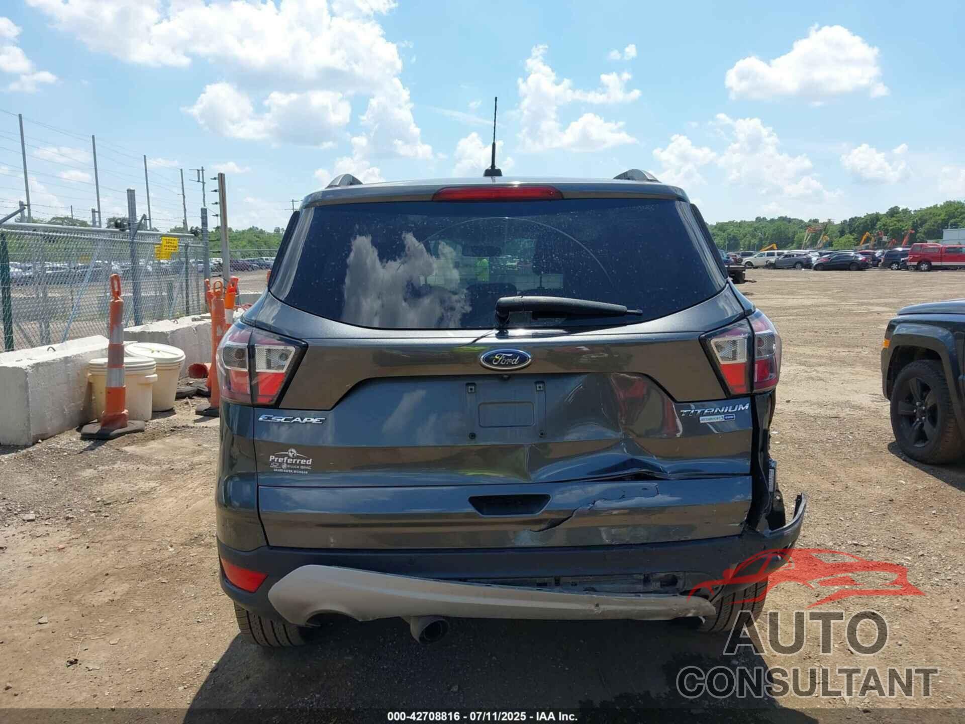 FORD ESCAPE 2017 - 1FMCU0GD8HUC09318