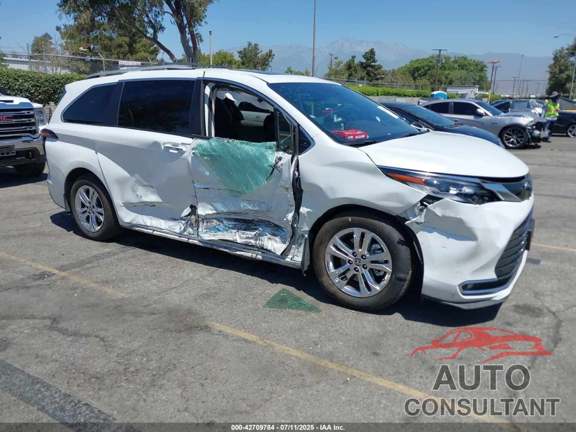 TOYOTA SIENNA 2022 - 5TDESKFC2NS060122