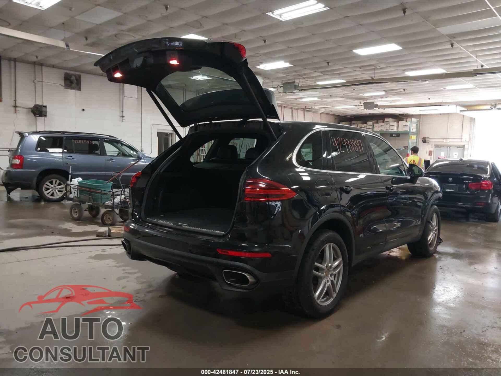 PORSCHE CAYENNE 2016 - WP1AA2A27GLA08360