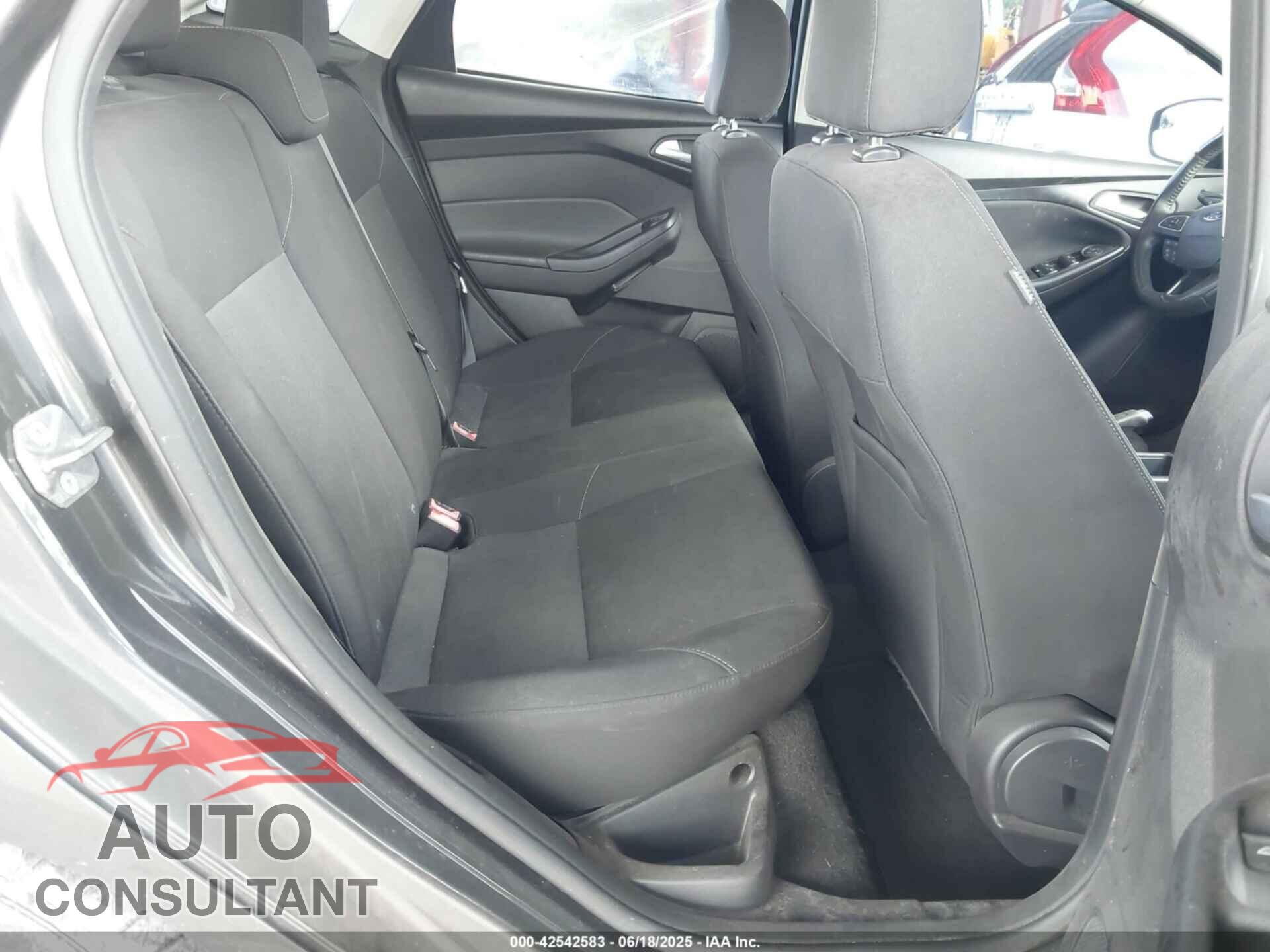 FORD FOCUS 2015 - 1FADP3F23FL247162