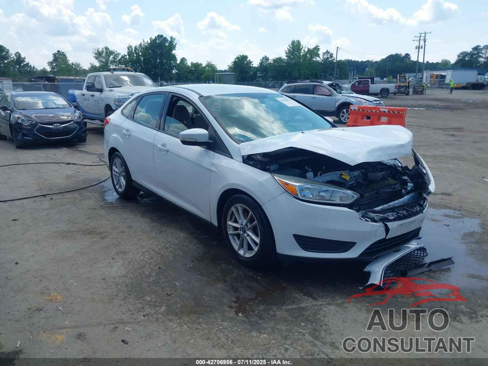 FORD FOCUS 2015 - 1FADP3F21FL259942