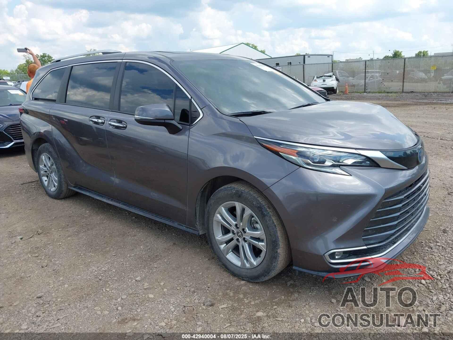TOYOTA SIENNA 2024 - 5TDESKFC3RS143662