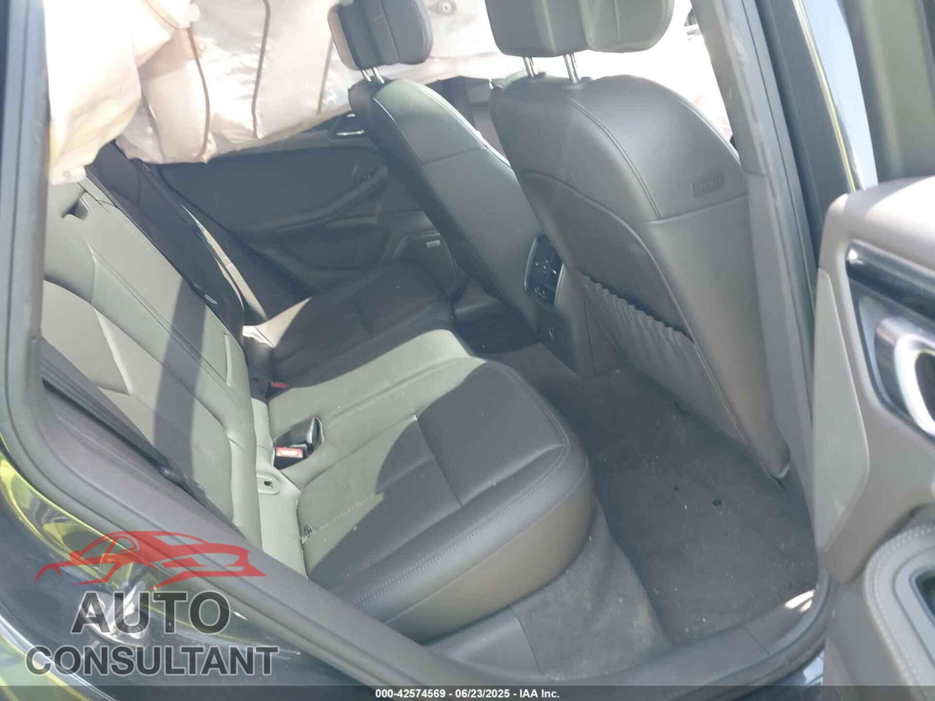 PORSCHE MACAN 2017 - WP1AA2A58HLB01772