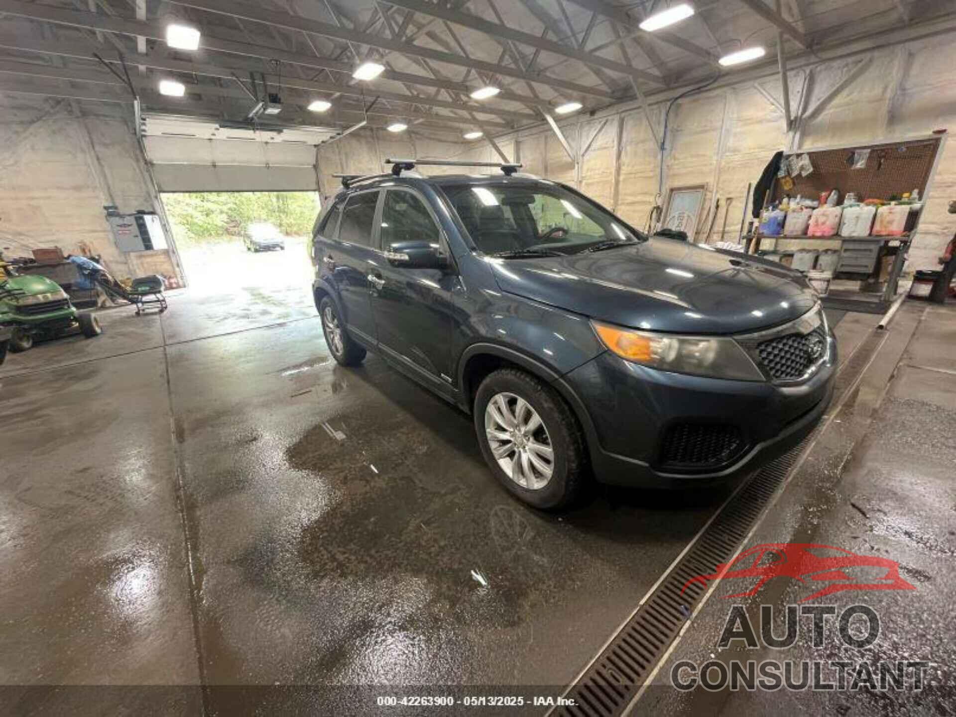 KIA SORENTO 2011 - 5XYKTDA27BG047594