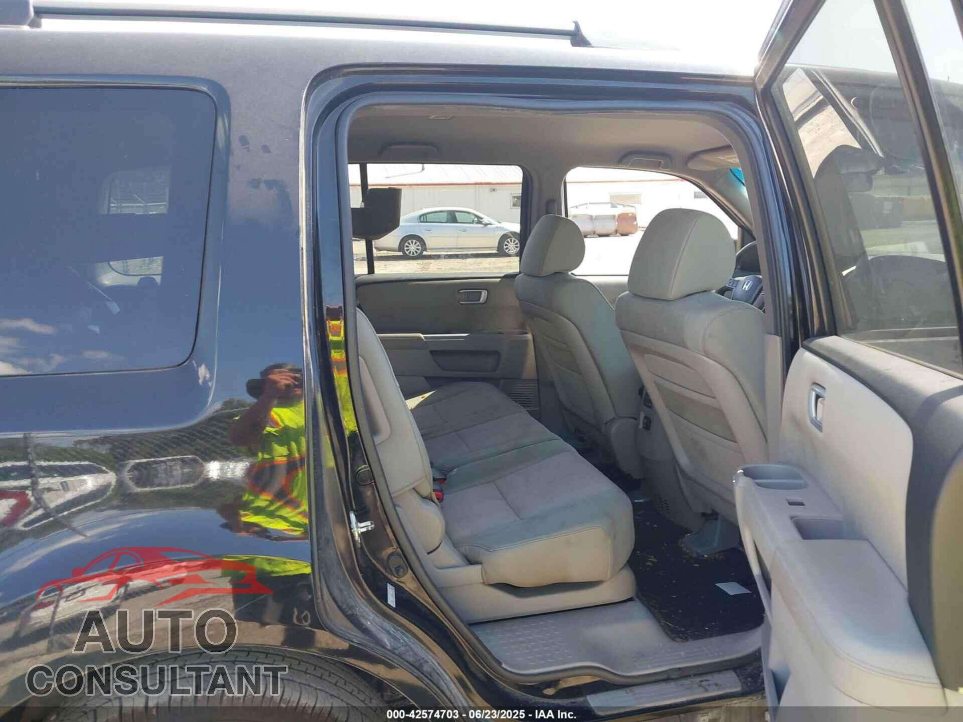 HONDA PILOT 2011 - 5FNYF4H46BB100138