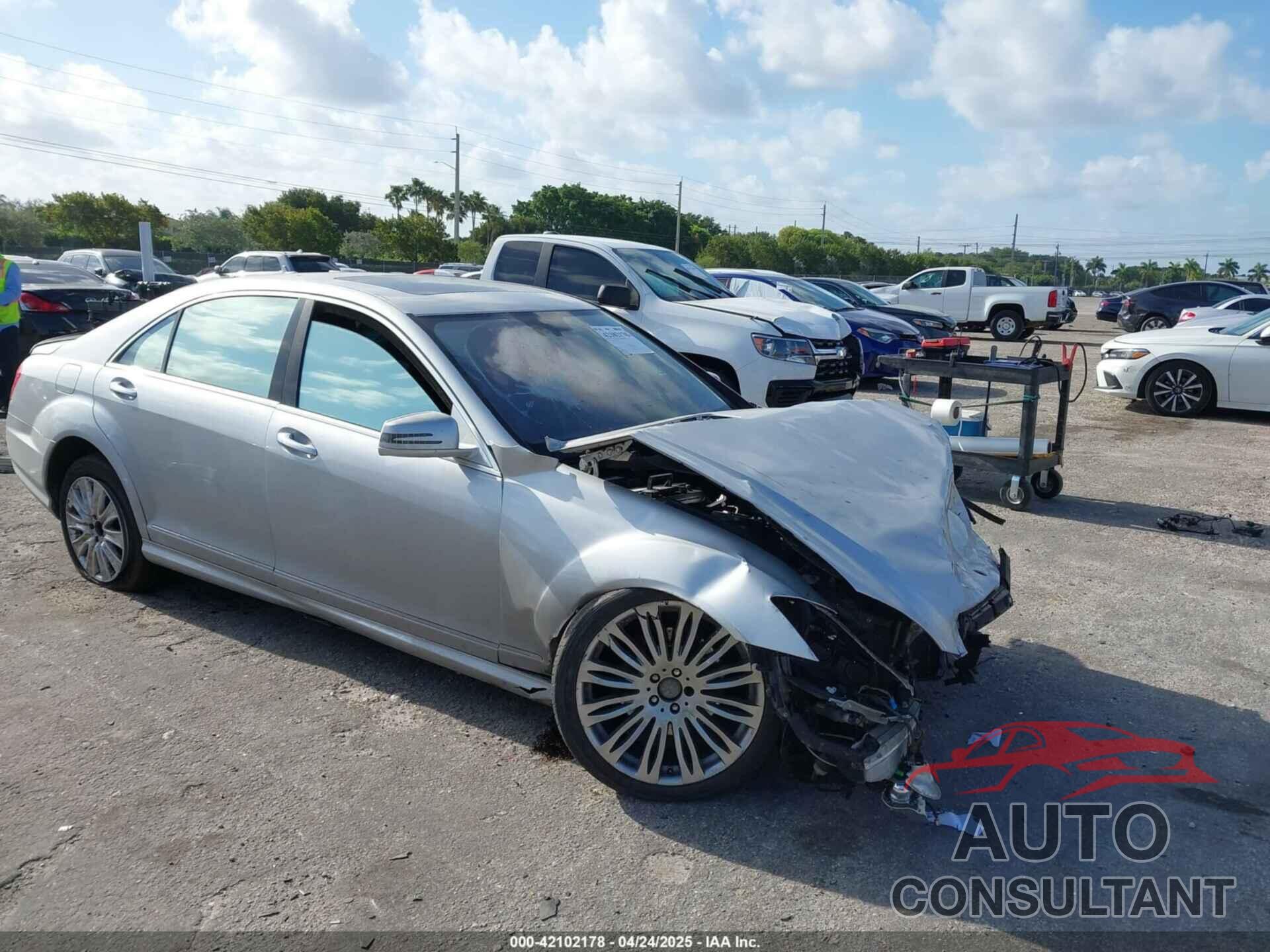 MERCEDES-BENZ S 550 2010 - WDDNG7BBXAA348818