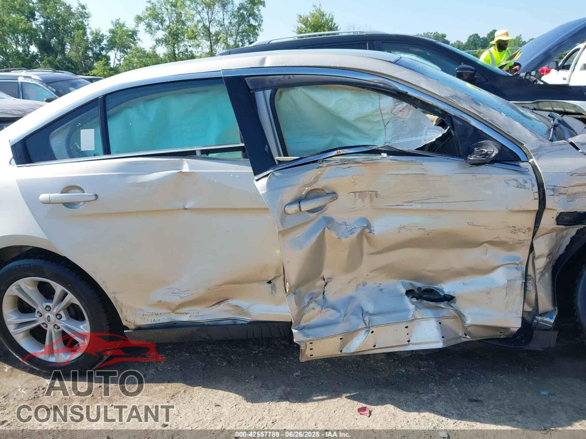 FORD TAURUS 2017 - 1FAHP2D82HG110499