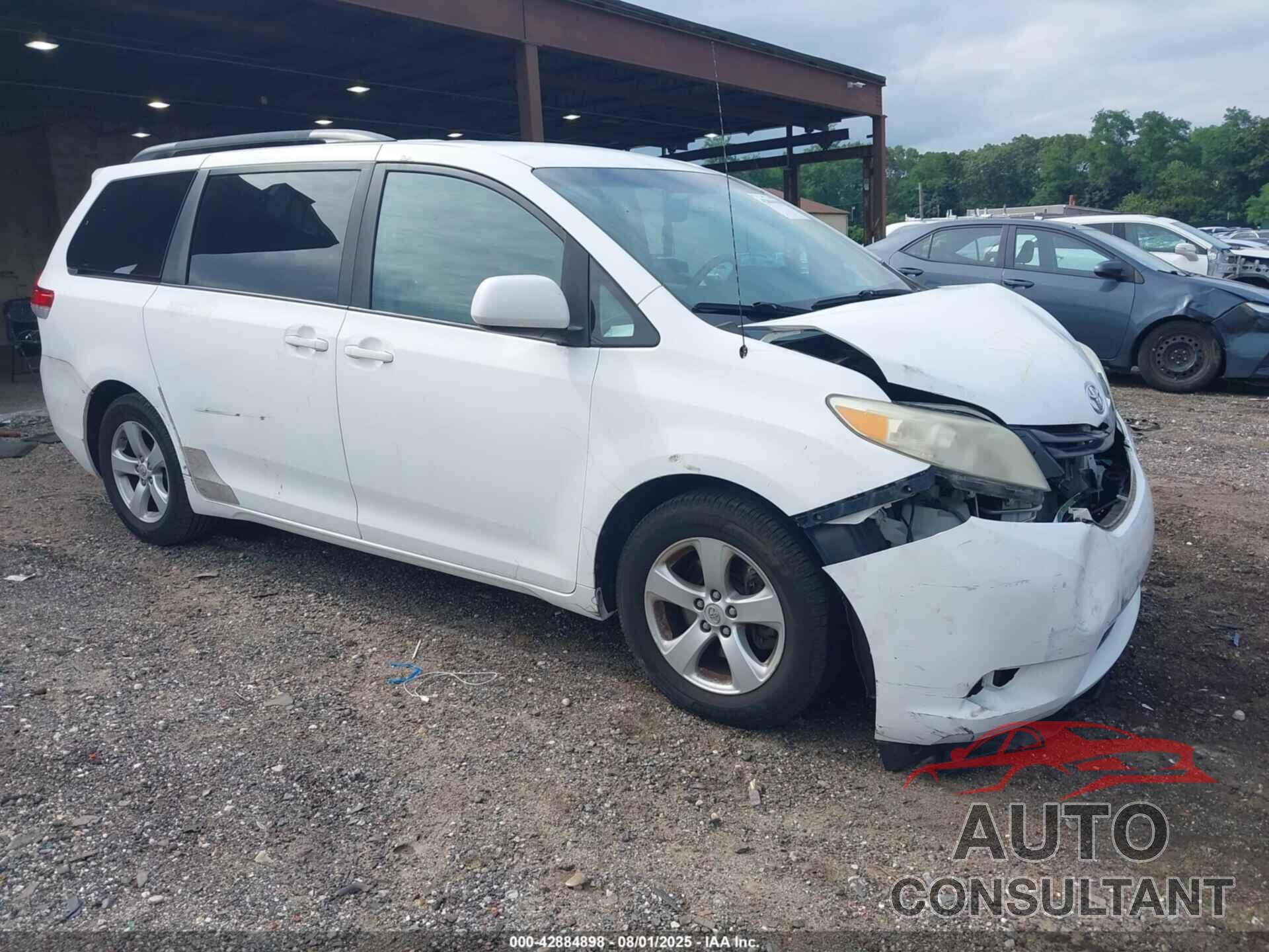 TOYOTA SIENNA 2011 - 5TDKK3DC5BS036646