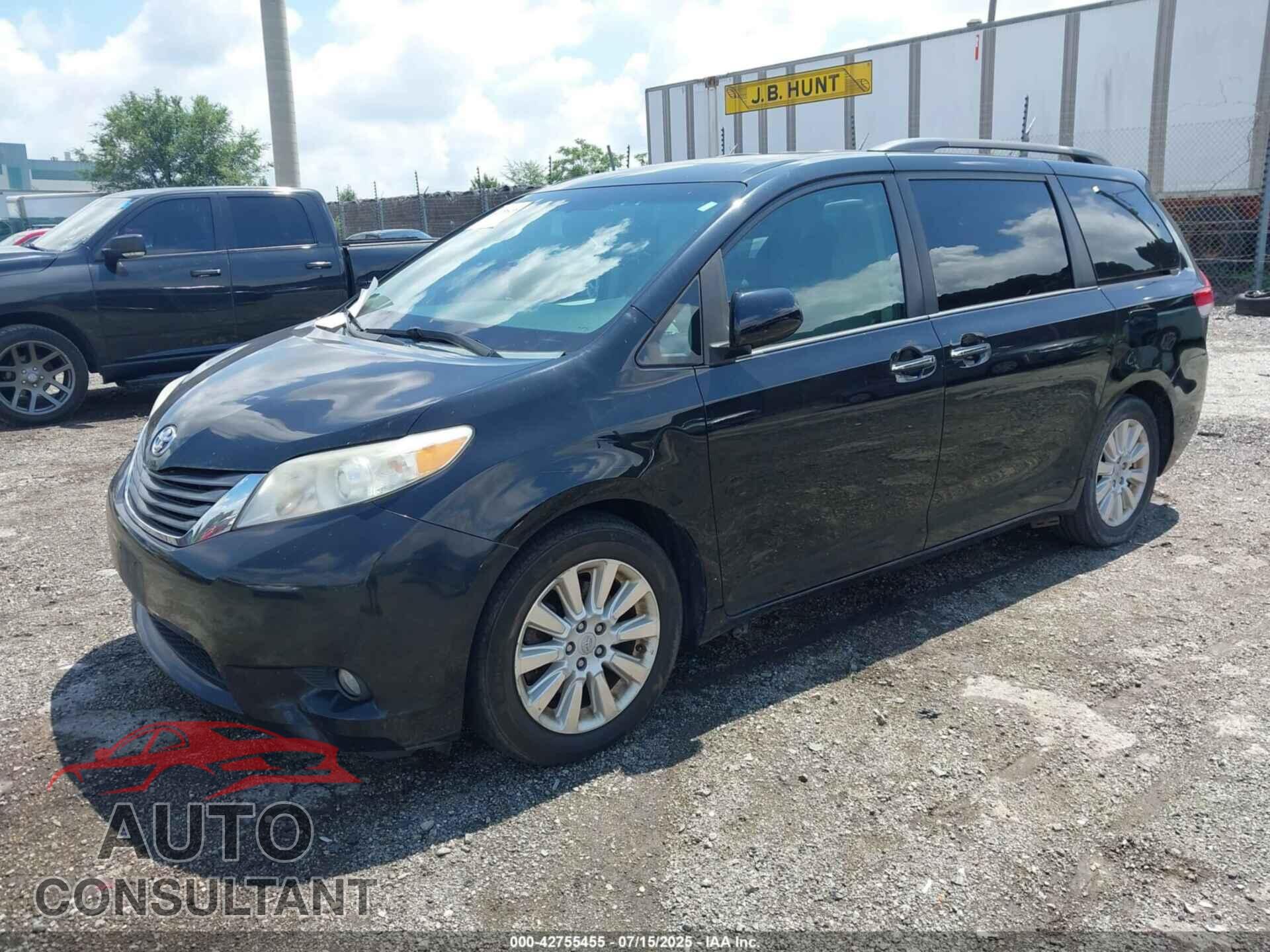 TOYOTA SIENNA 2013 - 5TDDK3DC8DS064047
