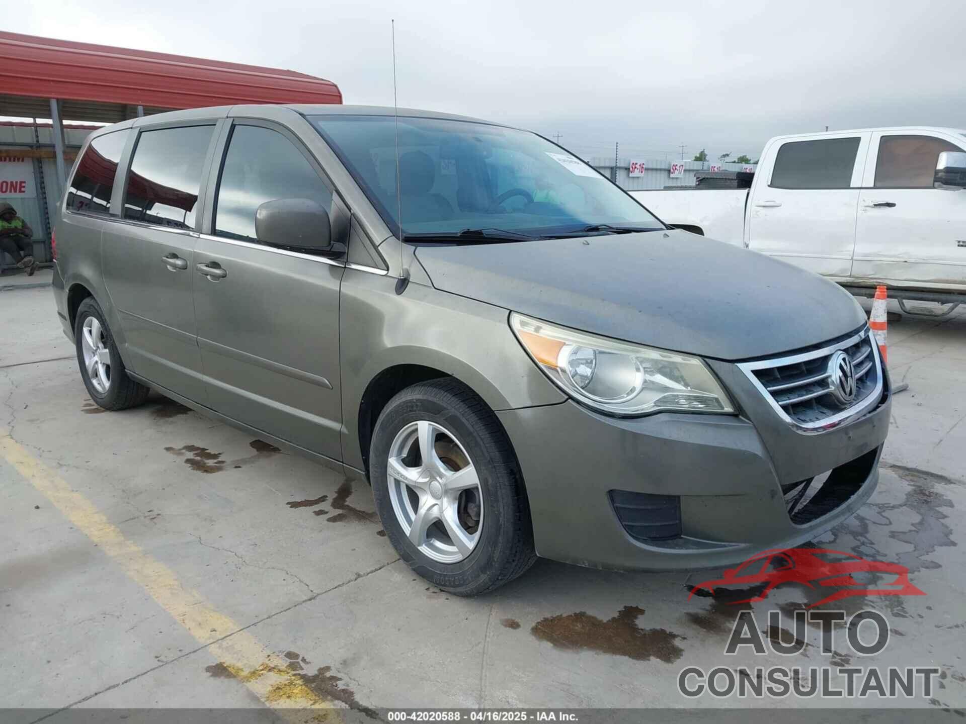 VOLKSWAGEN ROUTAN 2010 - 2V4RW3D1XAR407847