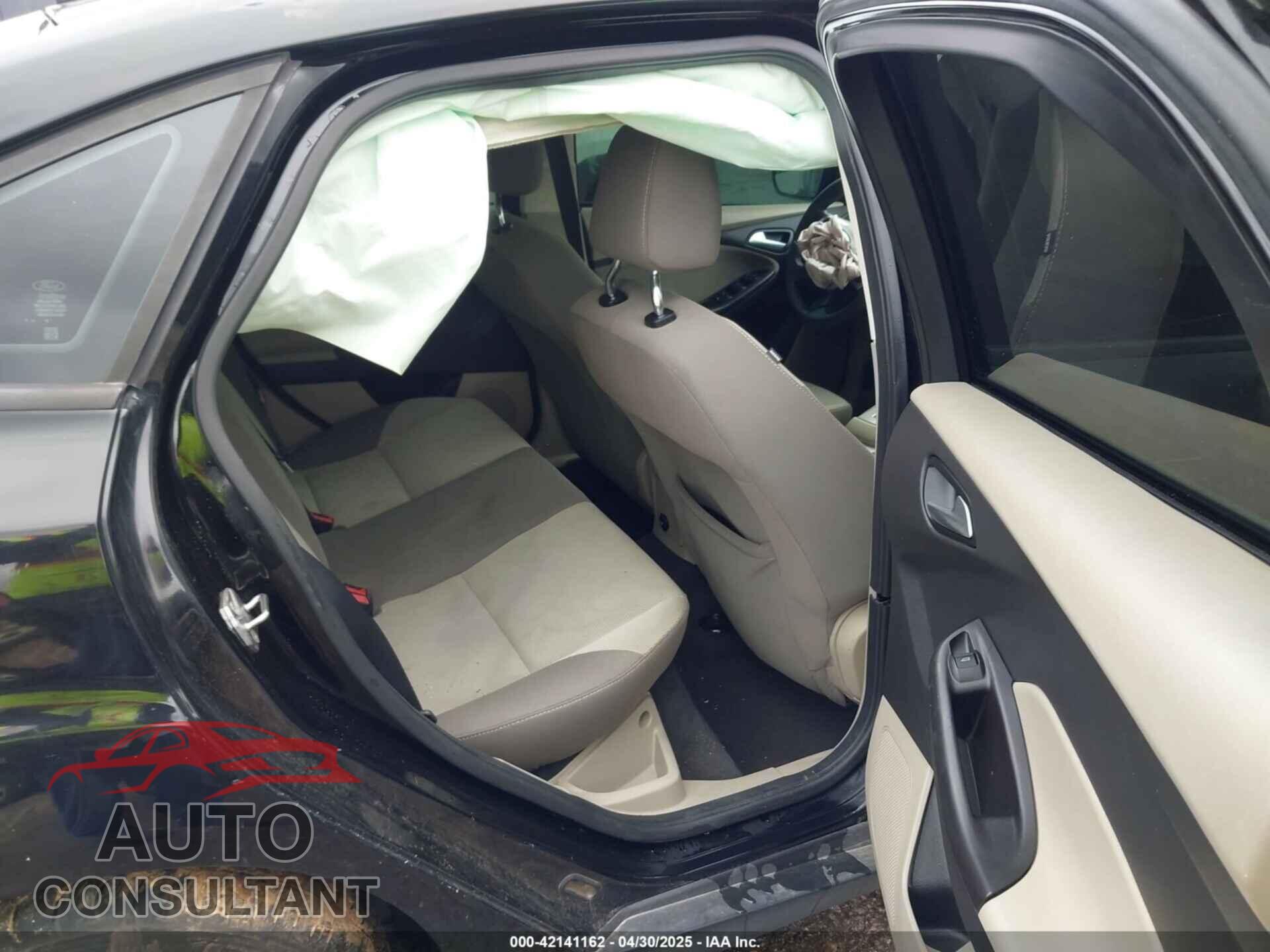 FORD FOCUS 2012 - 1FAHP3F22CL262247