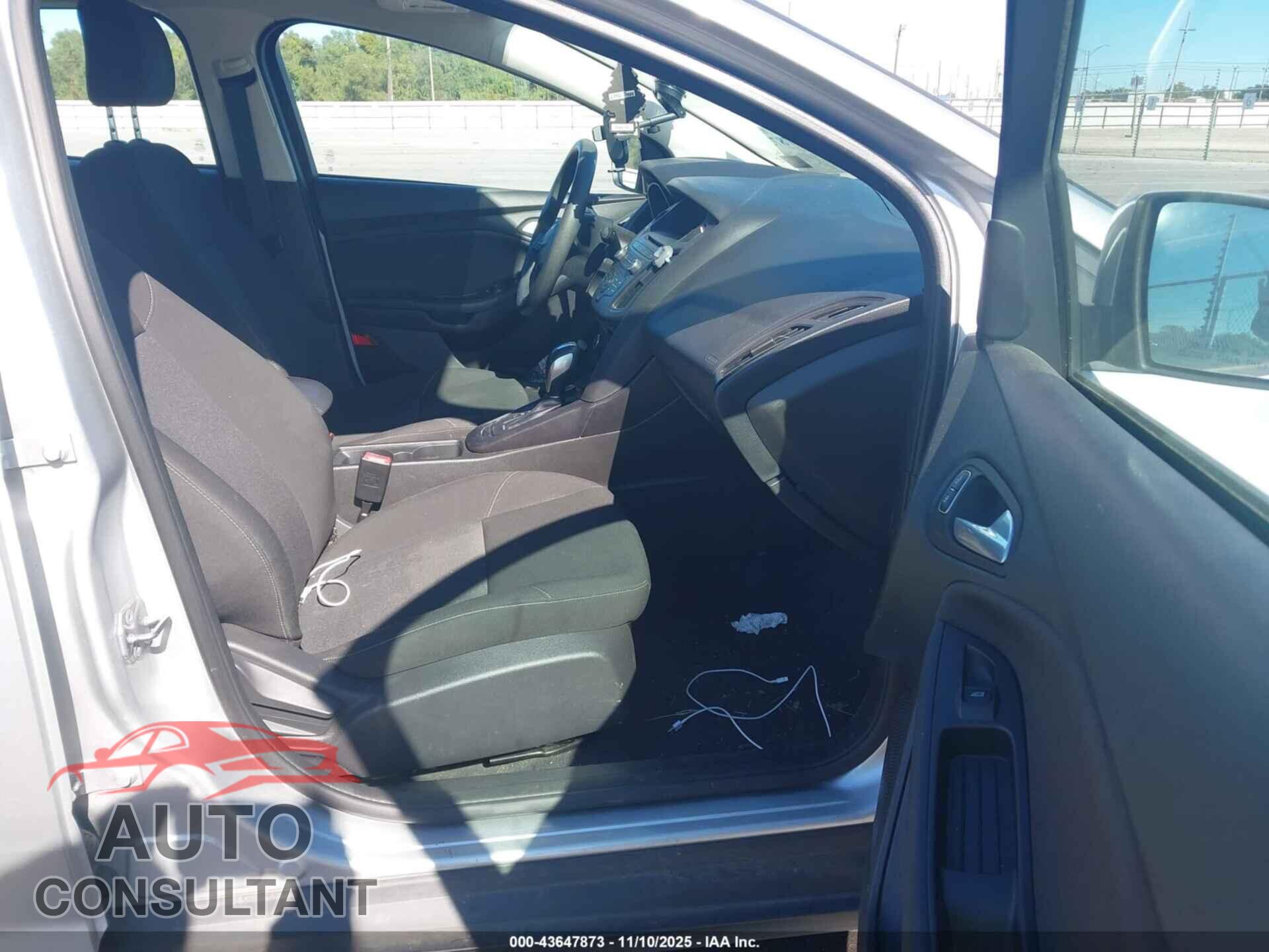 FORD FOCUS 2015 - 1FADP3F27FL350357