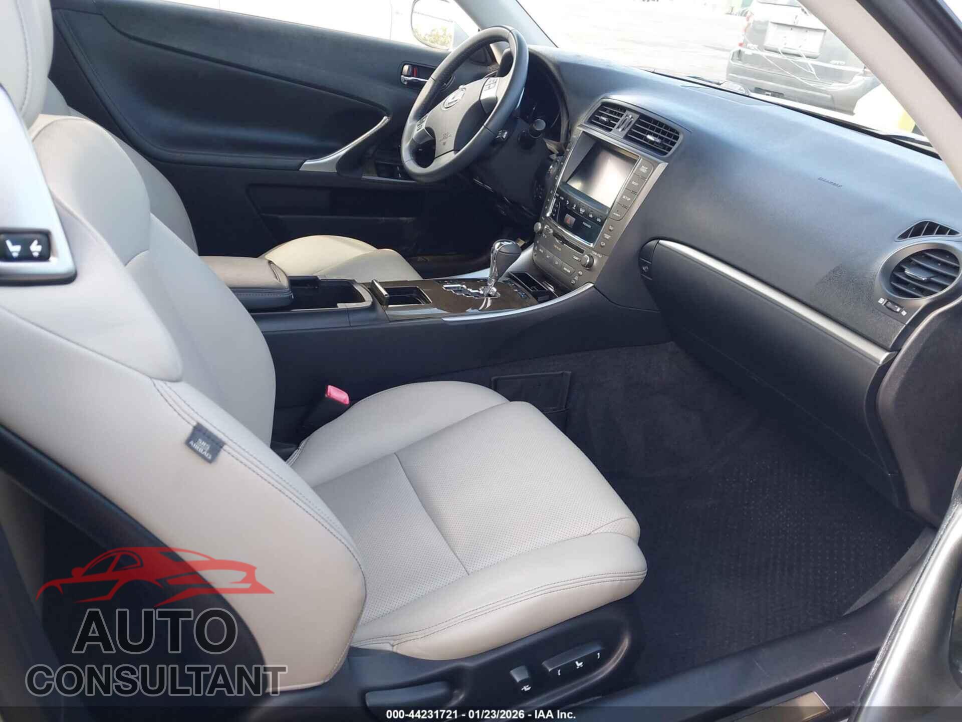 LEXUS IS 250C 2011 - JTHFF2C29B2516624