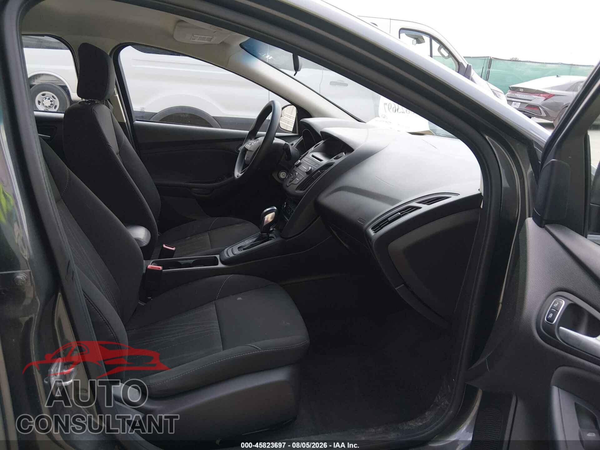 FORD FOCUS 2016 - 1FADP3F21GL365938