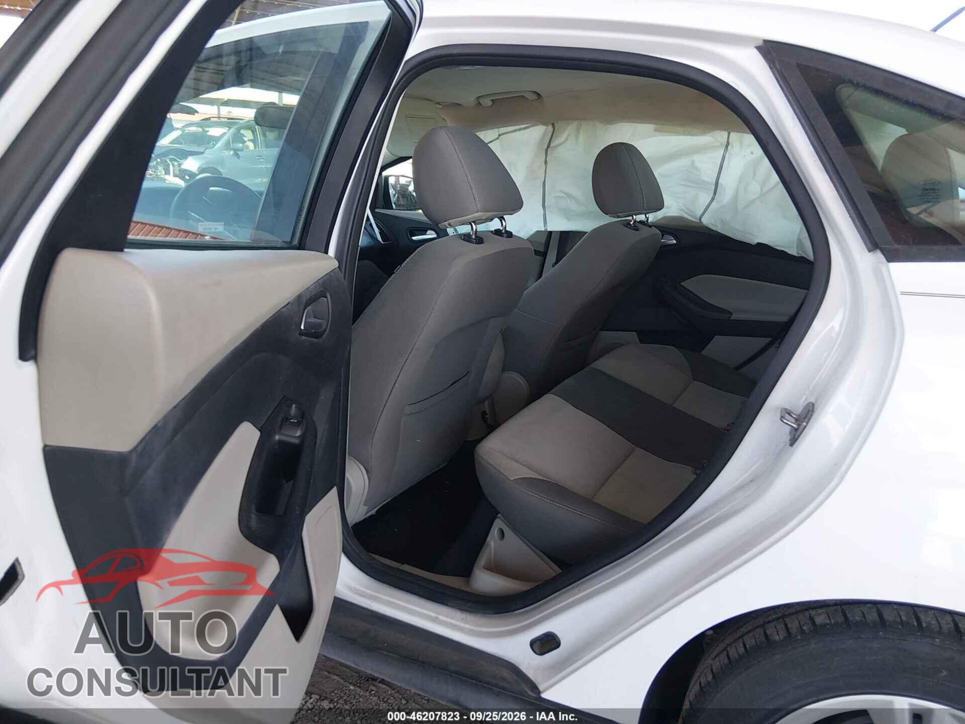 FORD FOCUS 2014 - 1FADP3F2XEL433392