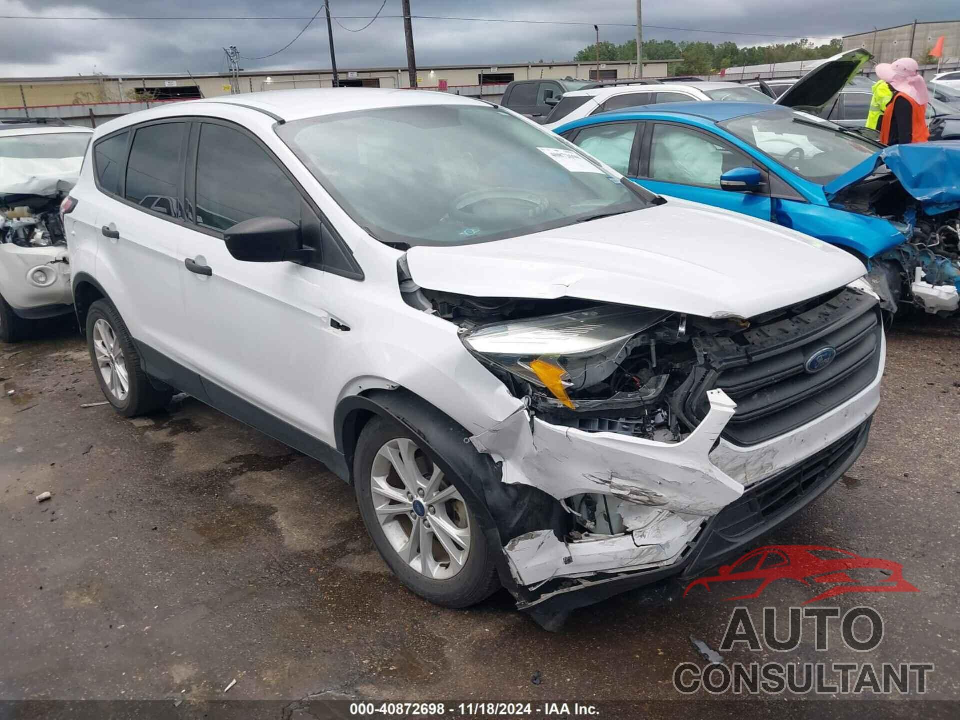 FORD ESCAPE 2017 - 1FMCU0F76HUD74179