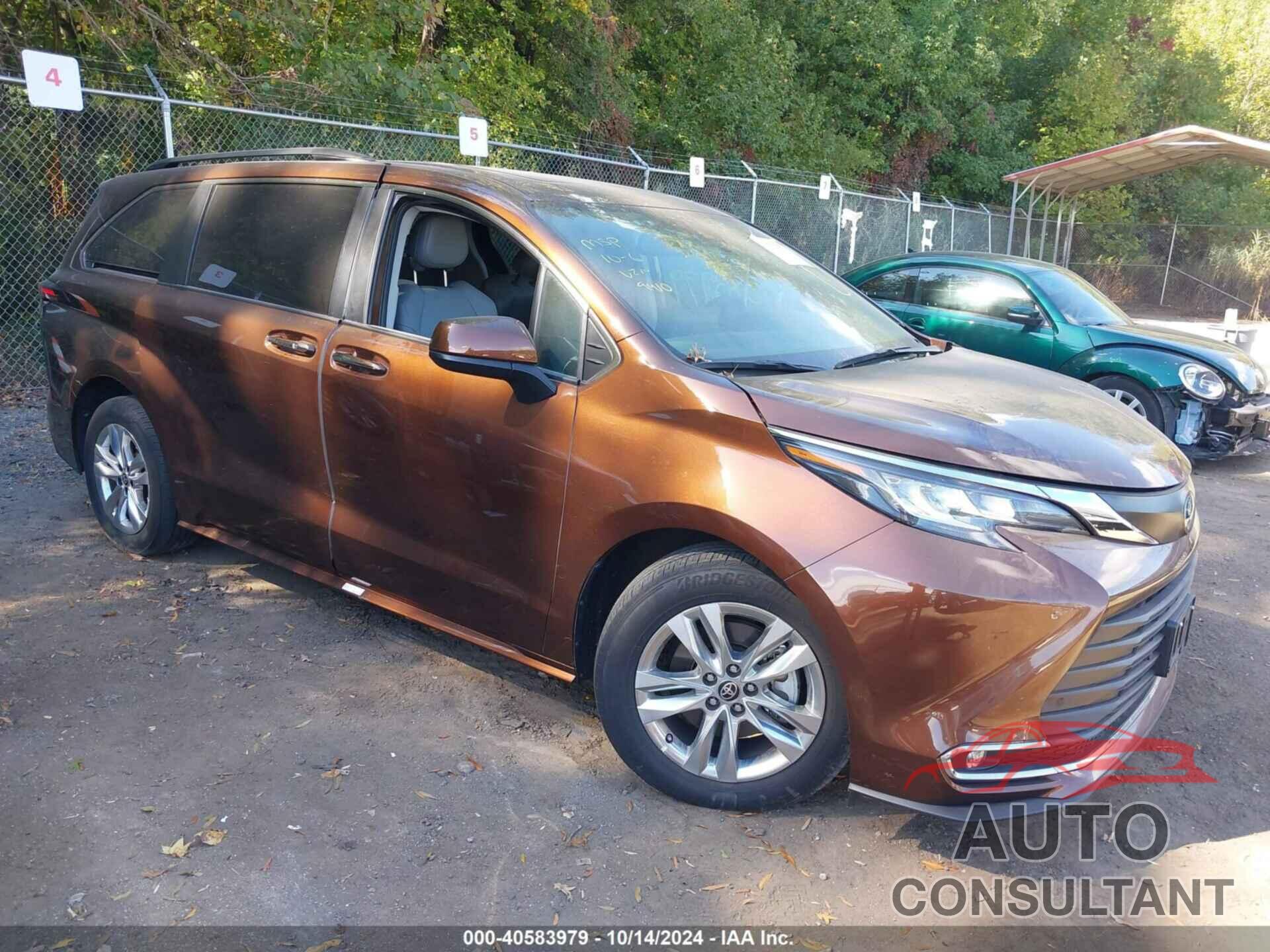 TOYOTA SIENNA 2022 - 5TDJRKEC7NS079910