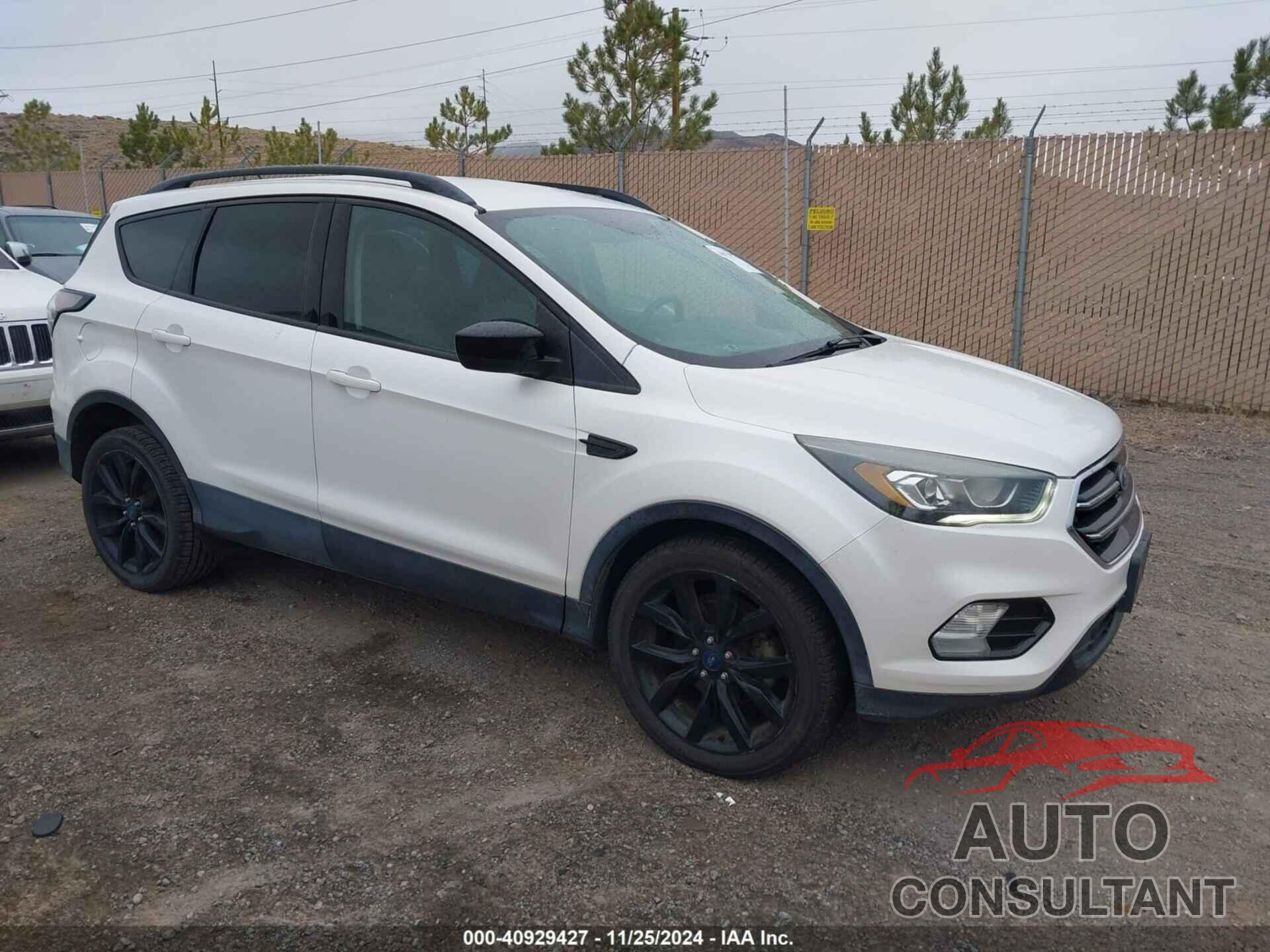 FORD ESCAPE 2017 - 1FMCU0GD6HUC11195