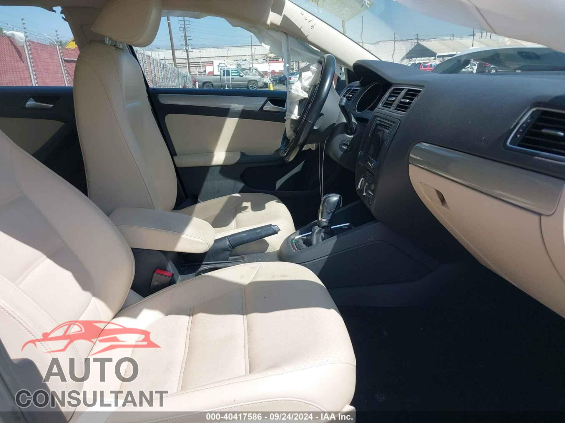 VOLKSWAGEN JETTA 2017 - 3VWDB7AJ2HM356631