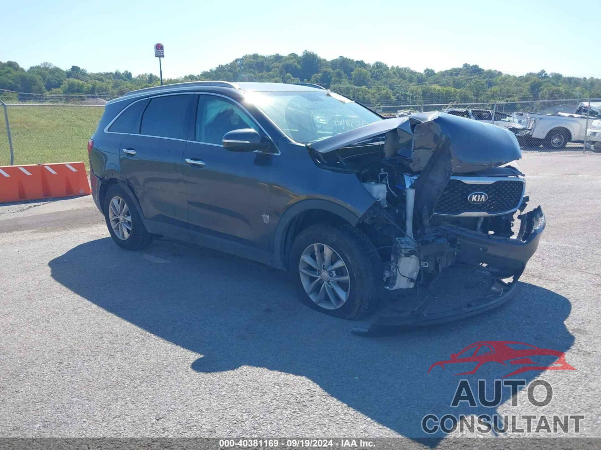 KIA SORENTO 2018 - 5XYPG4A31JG345852