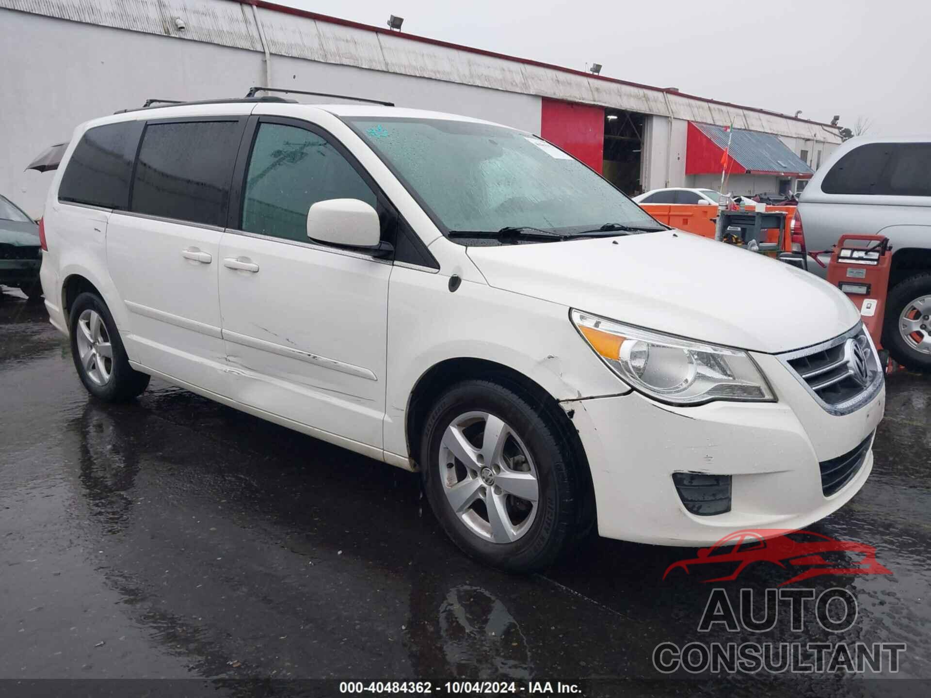 VOLKSWAGEN ROUTAN 2011 - 2V4RW3DG7BR634094