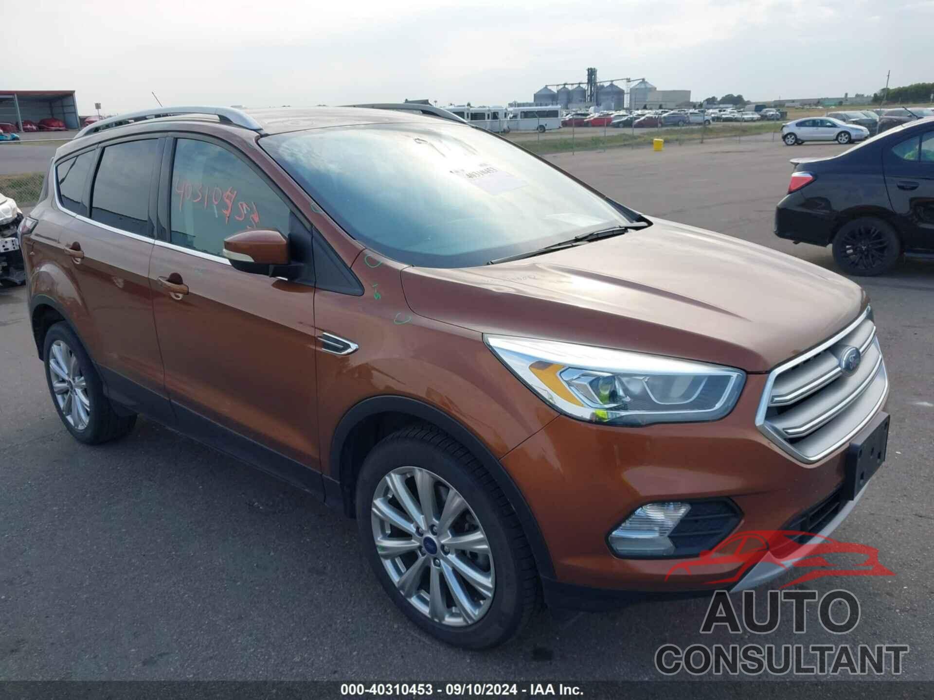 FORD ESCAPE 2017 - 1FMCU9J96HUA64272