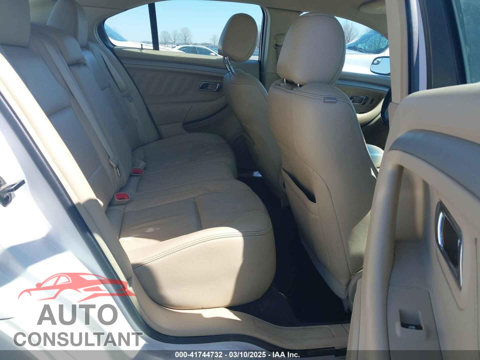 FORD TAURUS 2018 - 1FAHP2E80JG142291