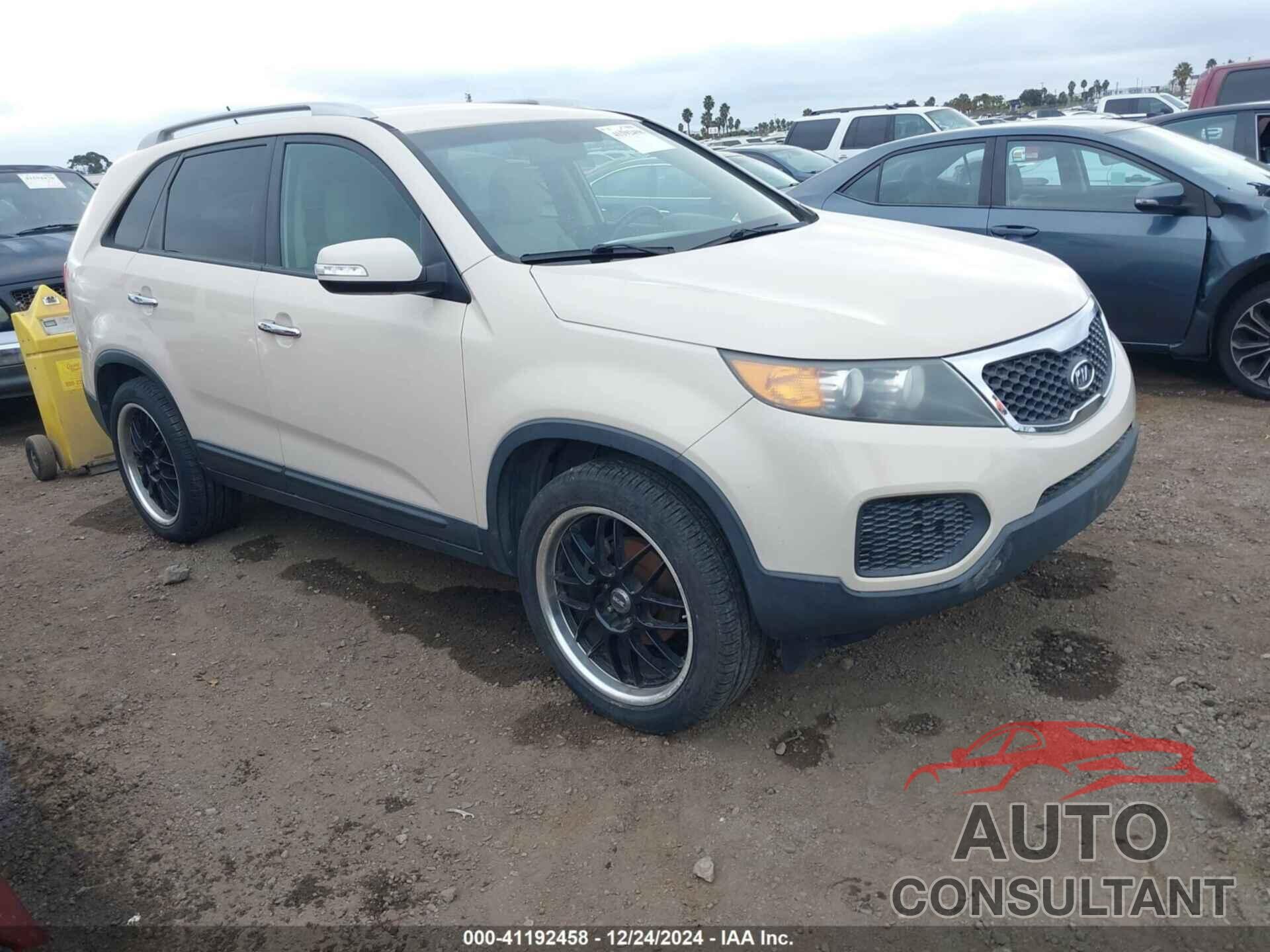 KIA SORENTO 2011 - 5XYKT4A25BG137665