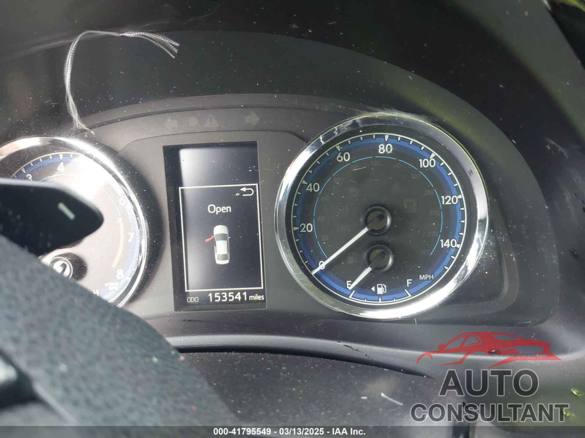 TOYOTA COROLLA 2018 - 5YFBURHE3JP831775