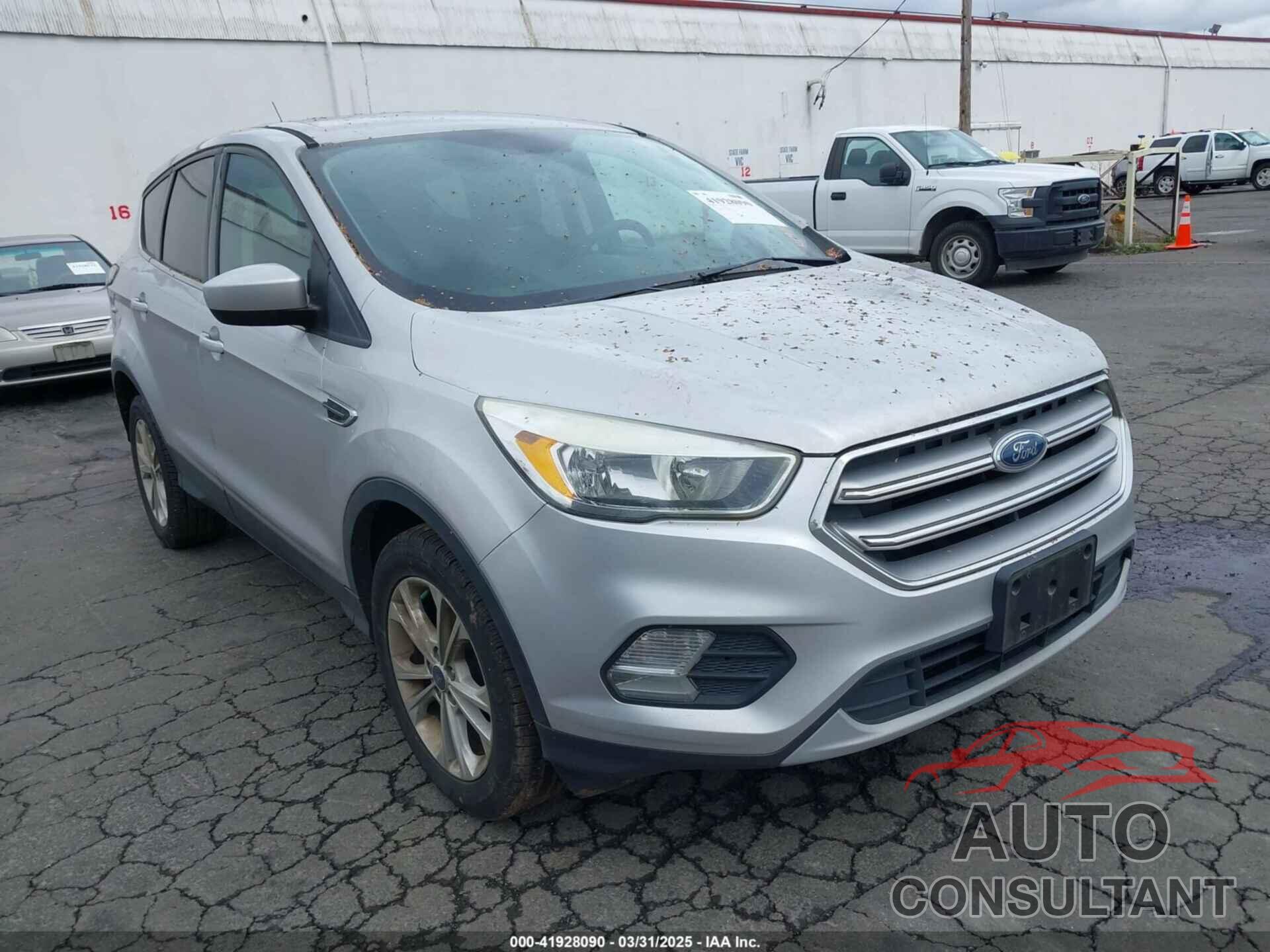 FORD ESCAPE 2017 - 1FMCU0GD1HUA54451