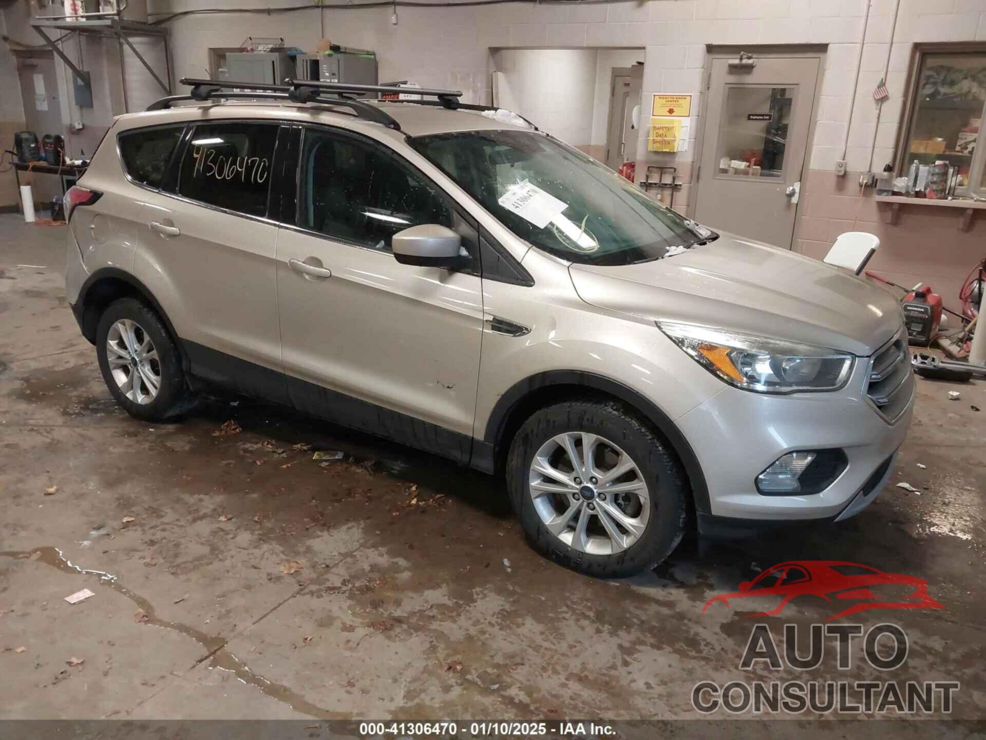 FORD ESCAPE 2017 - 1FMCU9G95HUF05798