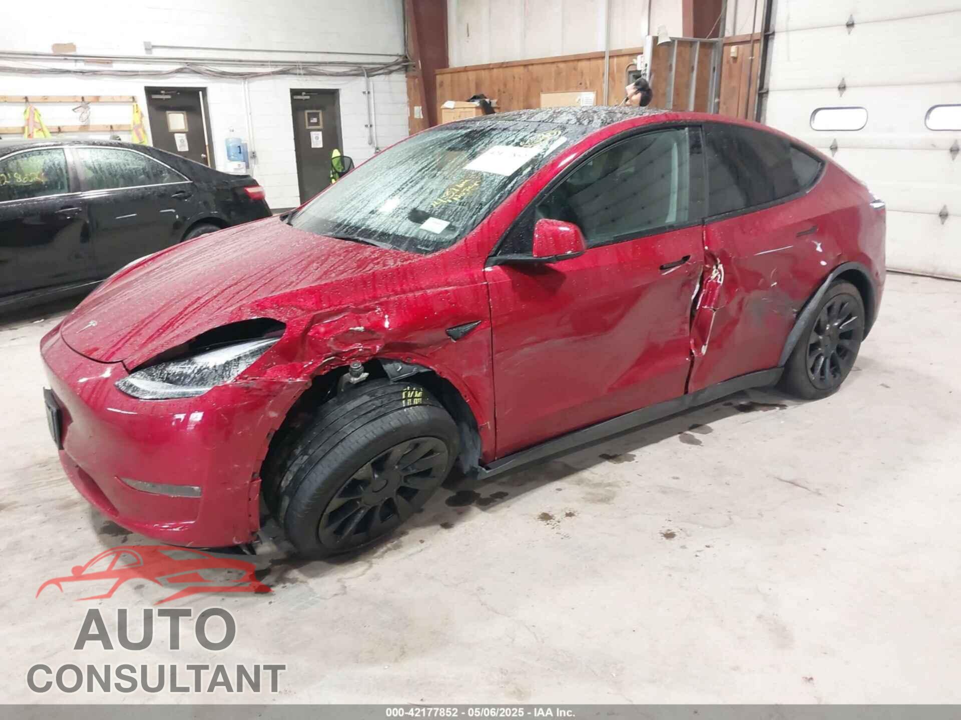 TESLA MODEL Y 2024 - 7SAYGAEE2RF986206