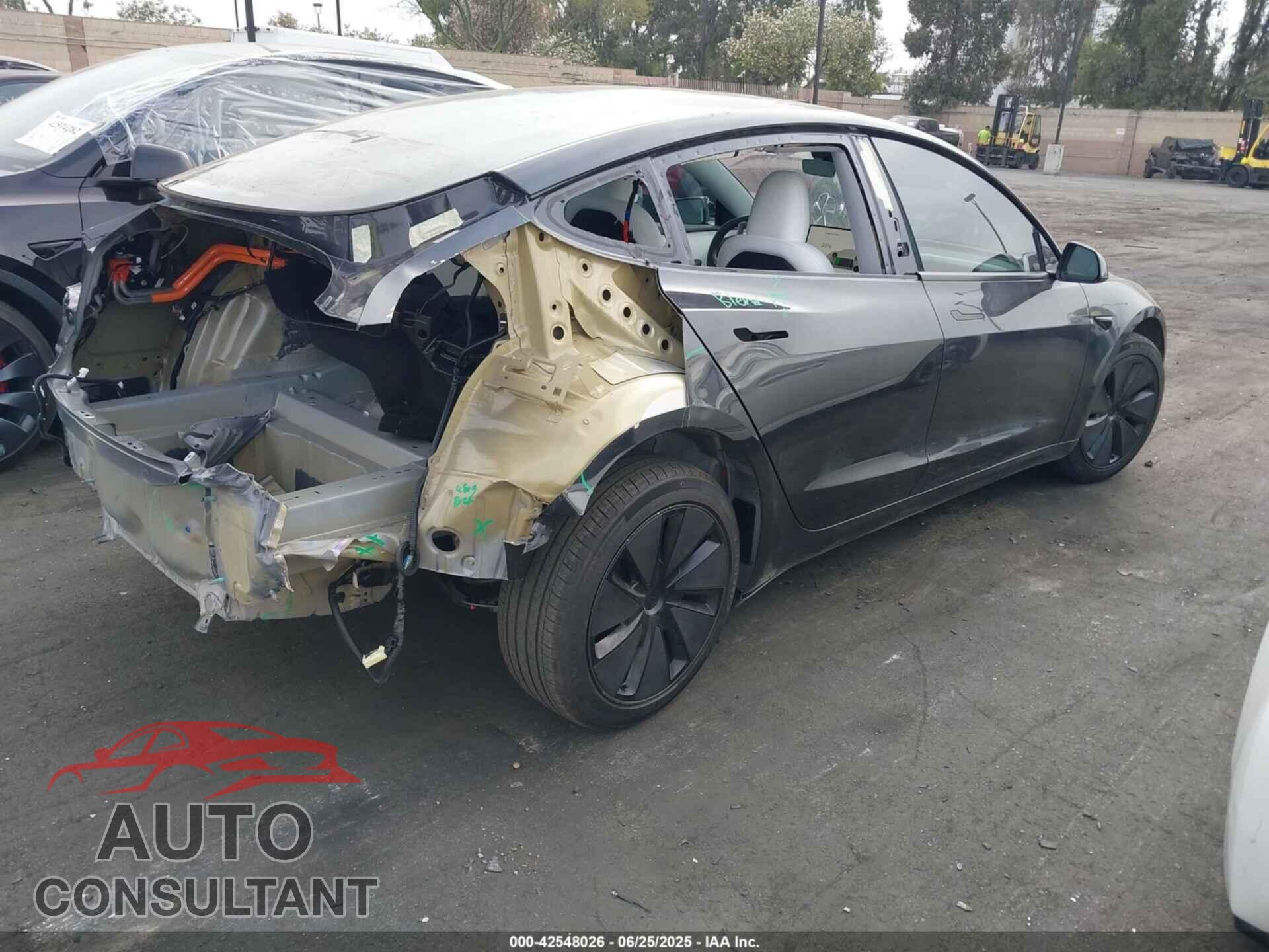 TESLA MODEL 3 2024 - 5YJ3E1EA5RF866605