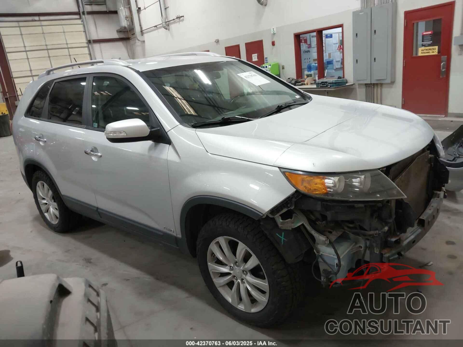 KIA SORENTO 2011 - 5XYKUCA18BG032732